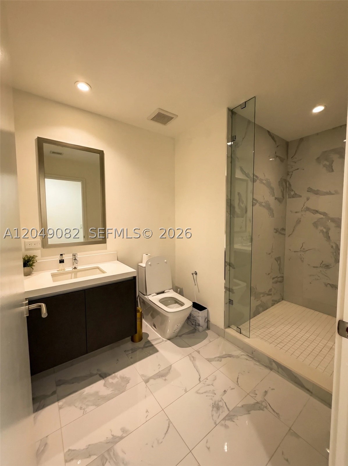 PARAMOUNT MIAMI WORLDCENT - Residential Lease