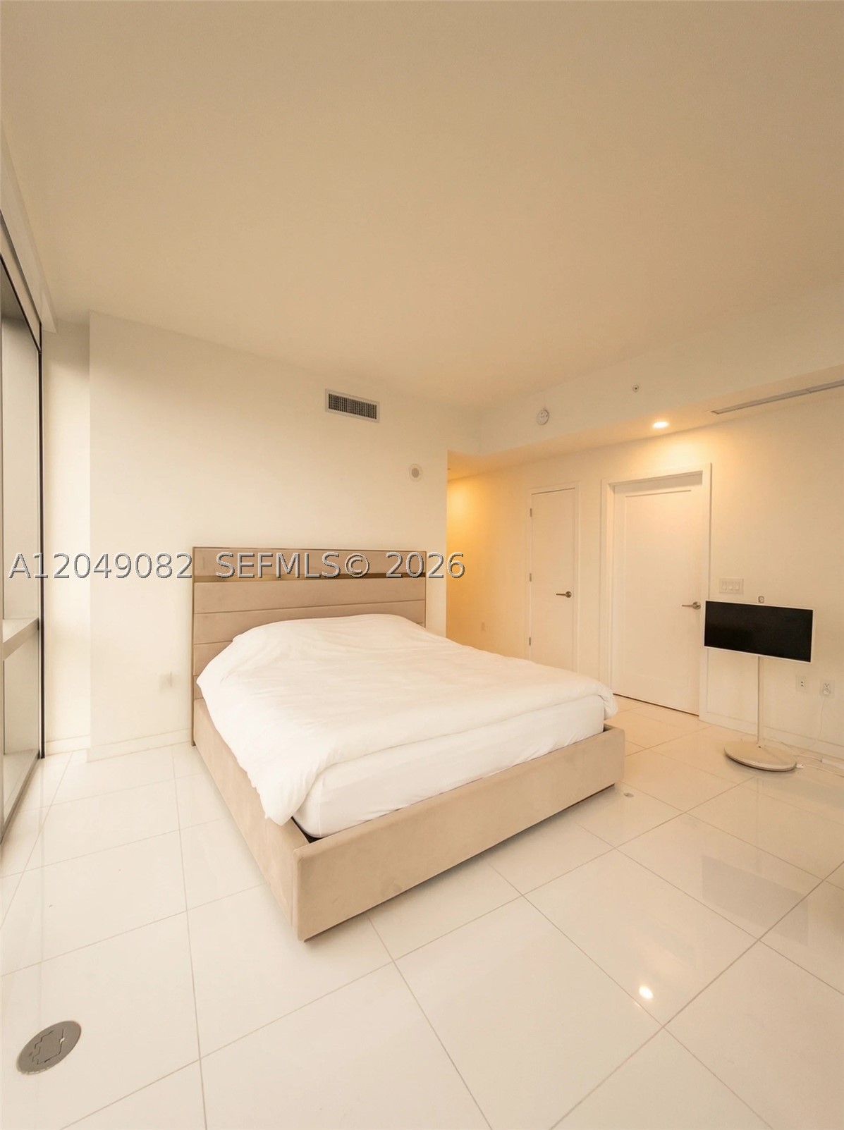 PARAMOUNT MIAMI WORLDCENT - Residential Lease