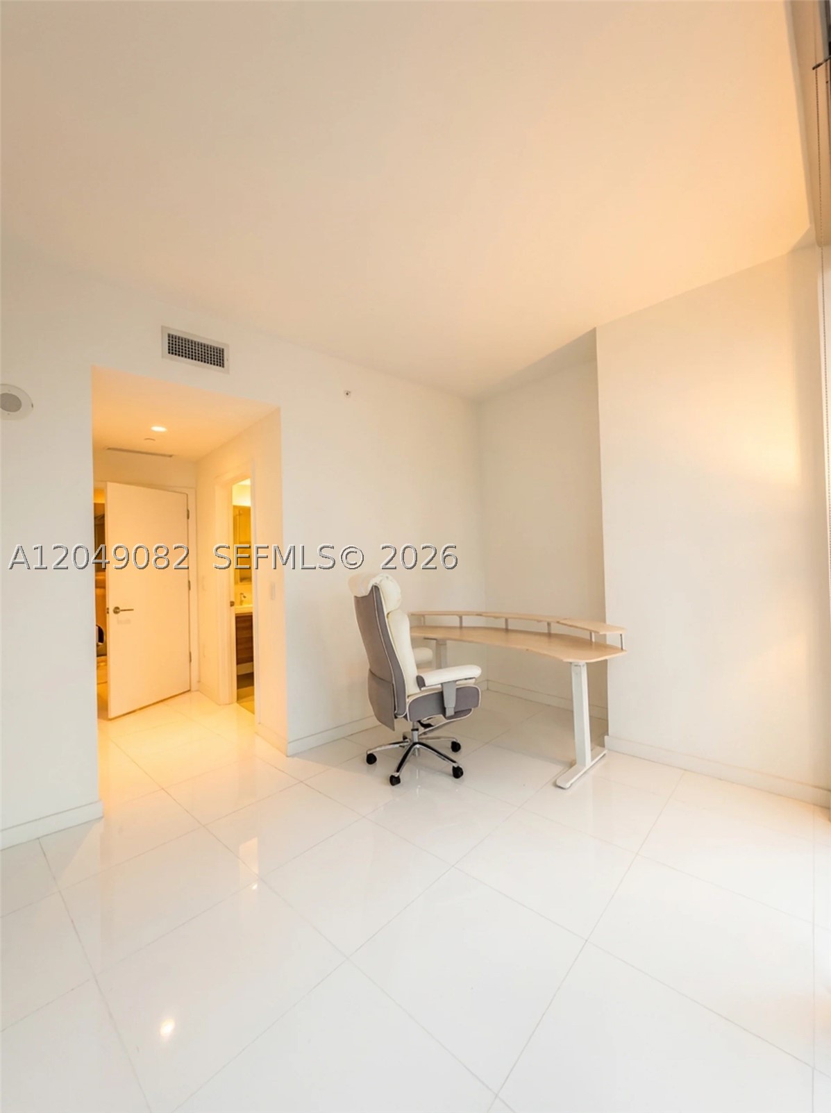 PARAMOUNT MIAMI WORLDCENT - Residential Lease