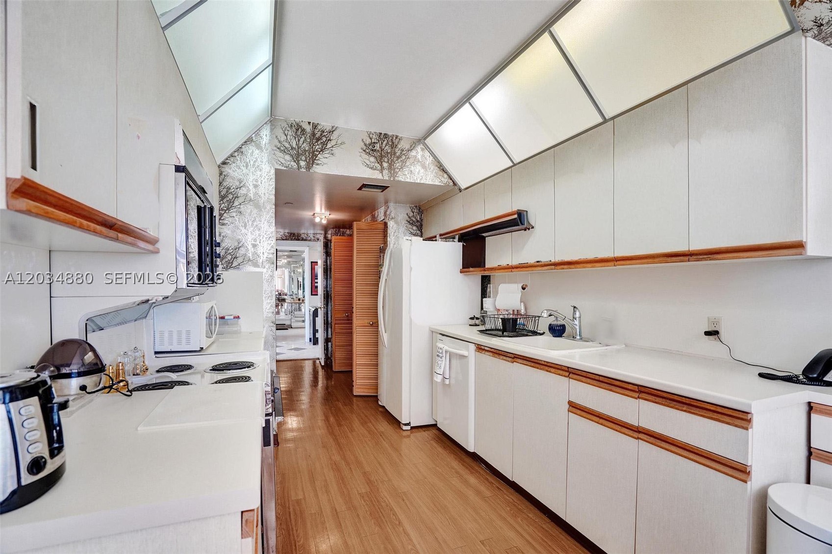 HAMPTONS WEST CONDO - Residential