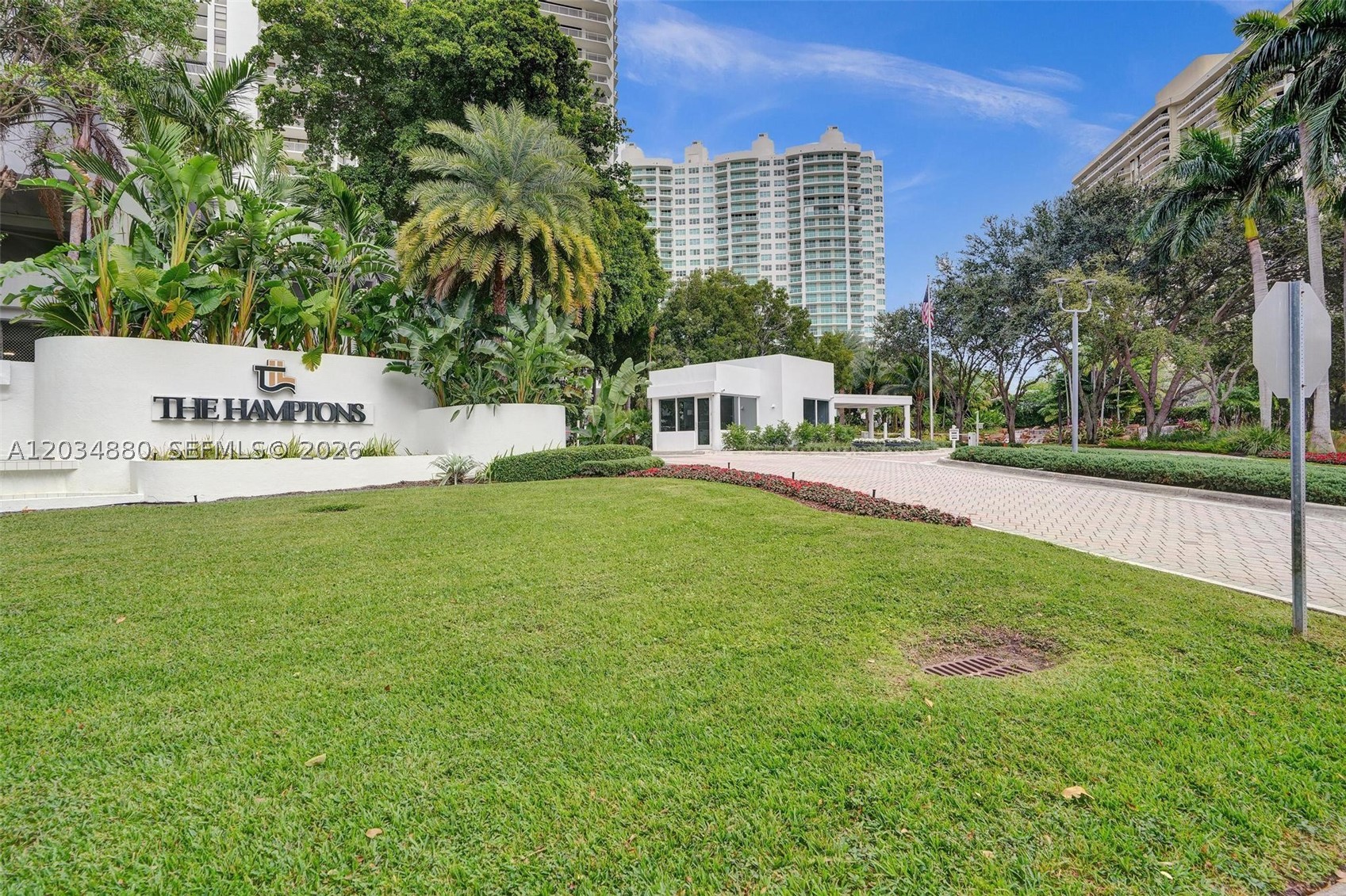 HAMPTONS WEST CONDO - Residential