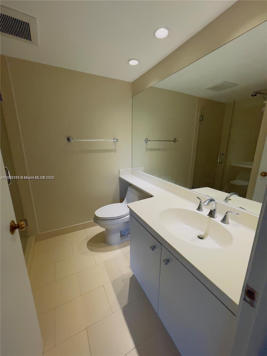 TOWERS OF QUAYSIDE CONDO - Residential