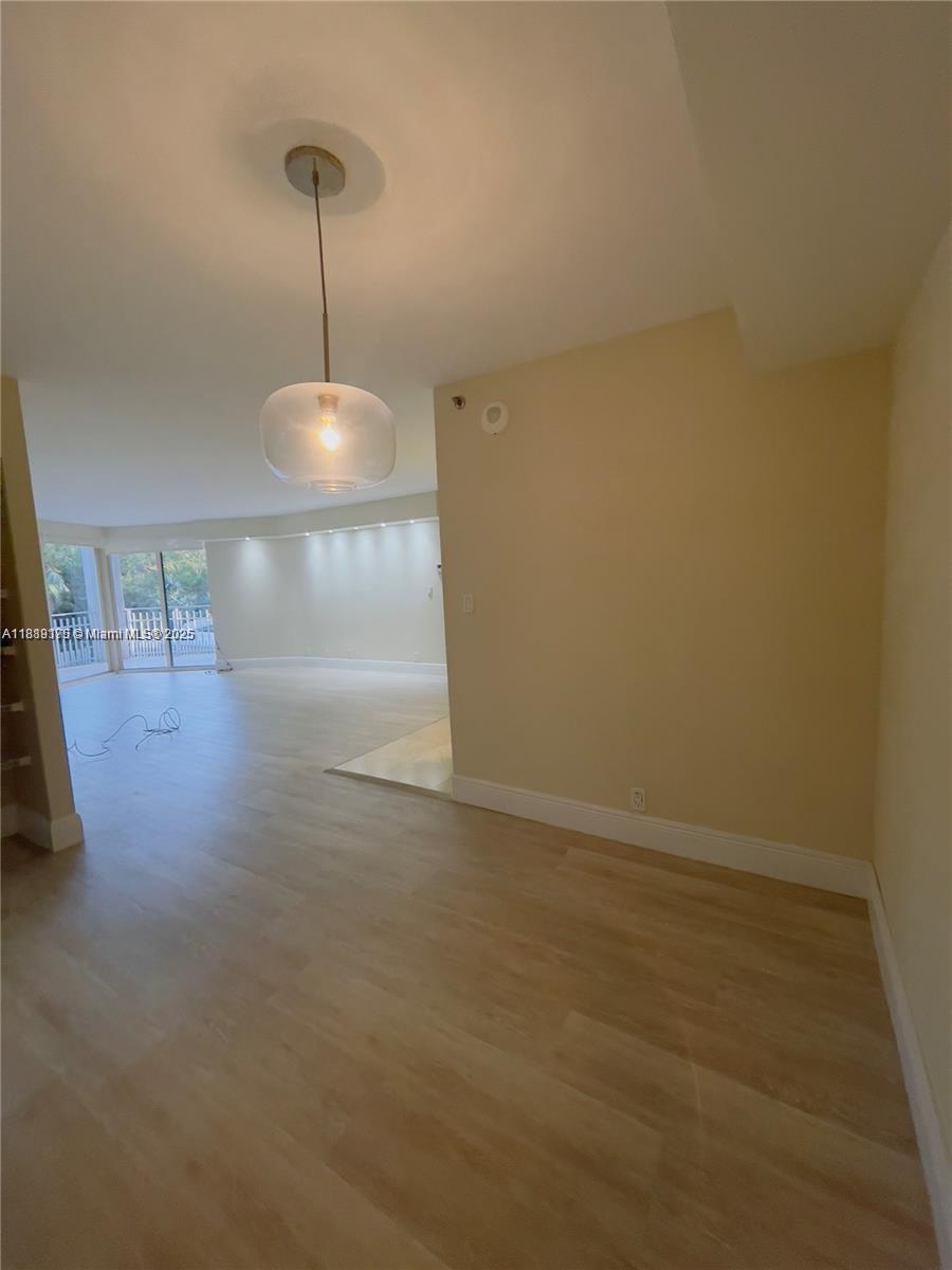 TOWERS OF QUAYSIDE CONDO - Residential