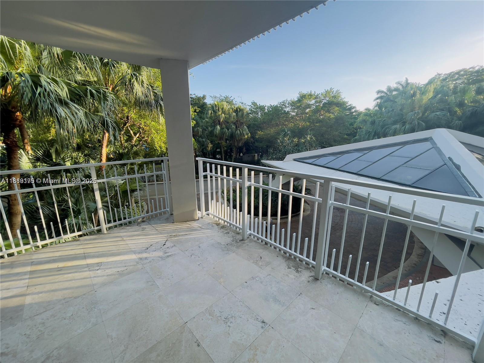 TOWERS OF QUAYSIDE CONDO - Residential