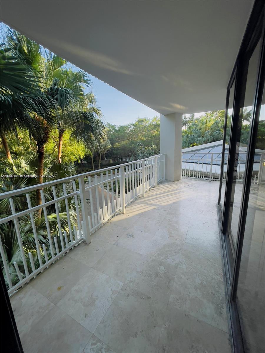 TOWERS OF QUAYSIDE CONDO - Residential