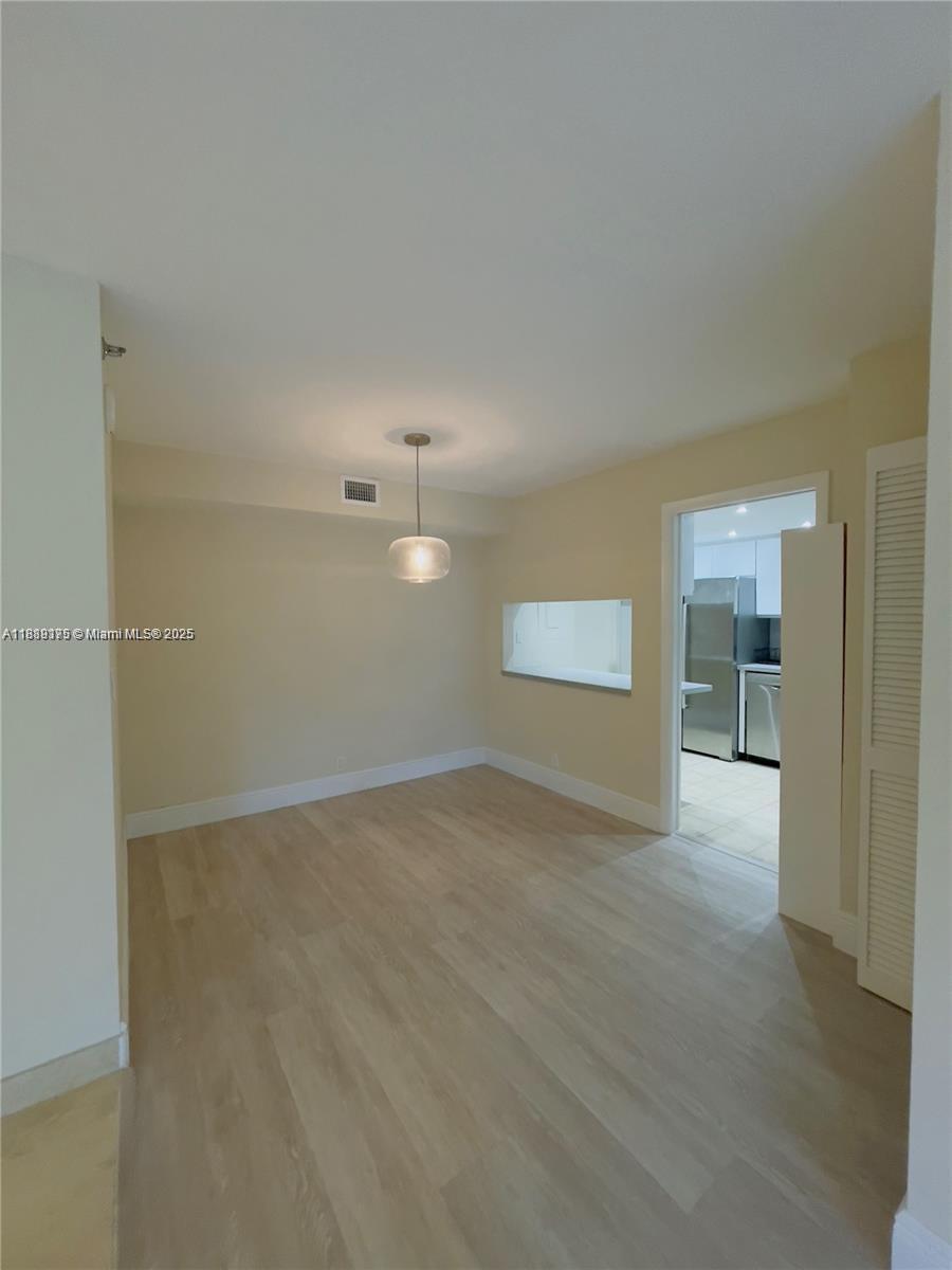 TOWERS OF QUAYSIDE CONDO - Residential