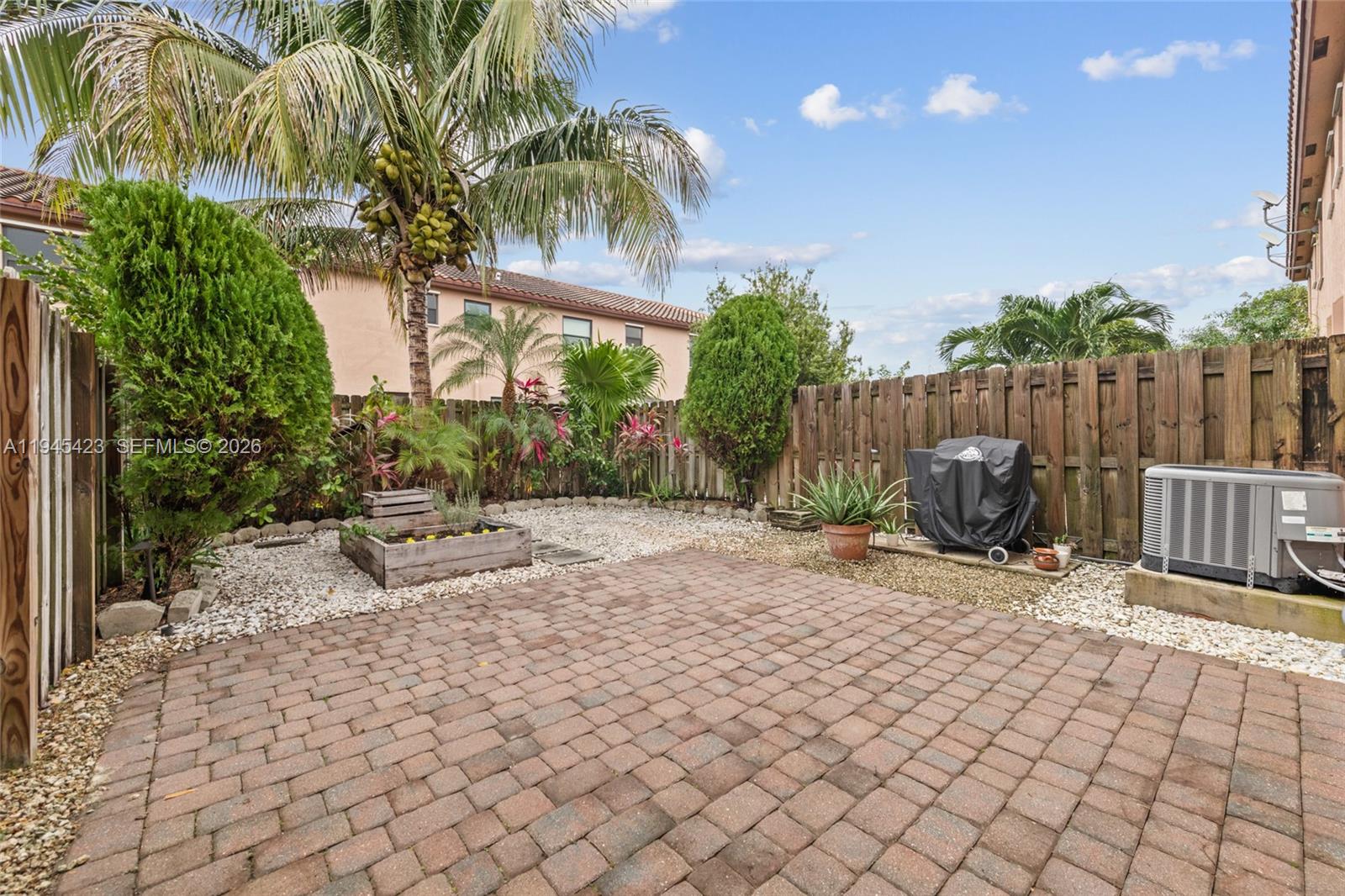 BAYWINDS OF GALAPAGOS FIR - Residential