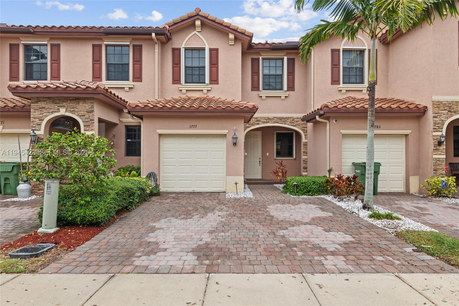 BAYWINDS OF GALAPAGOS FIR - Residential