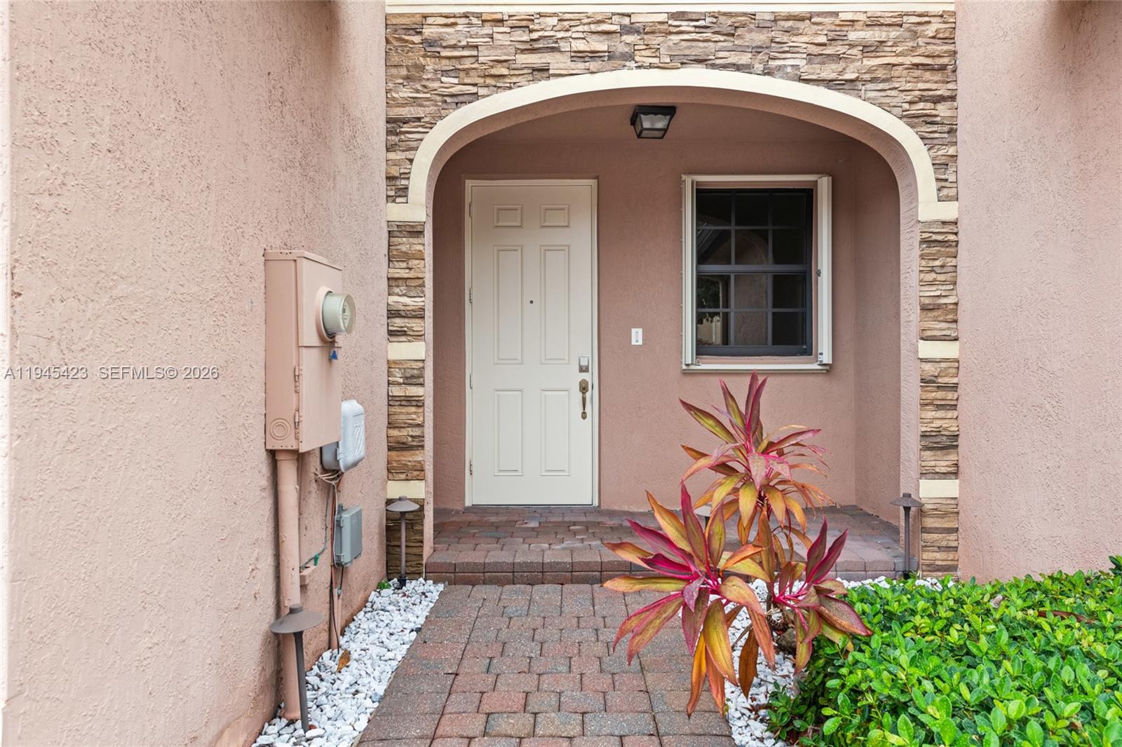 BAYWINDS OF GALAPAGOS FIR - Residential