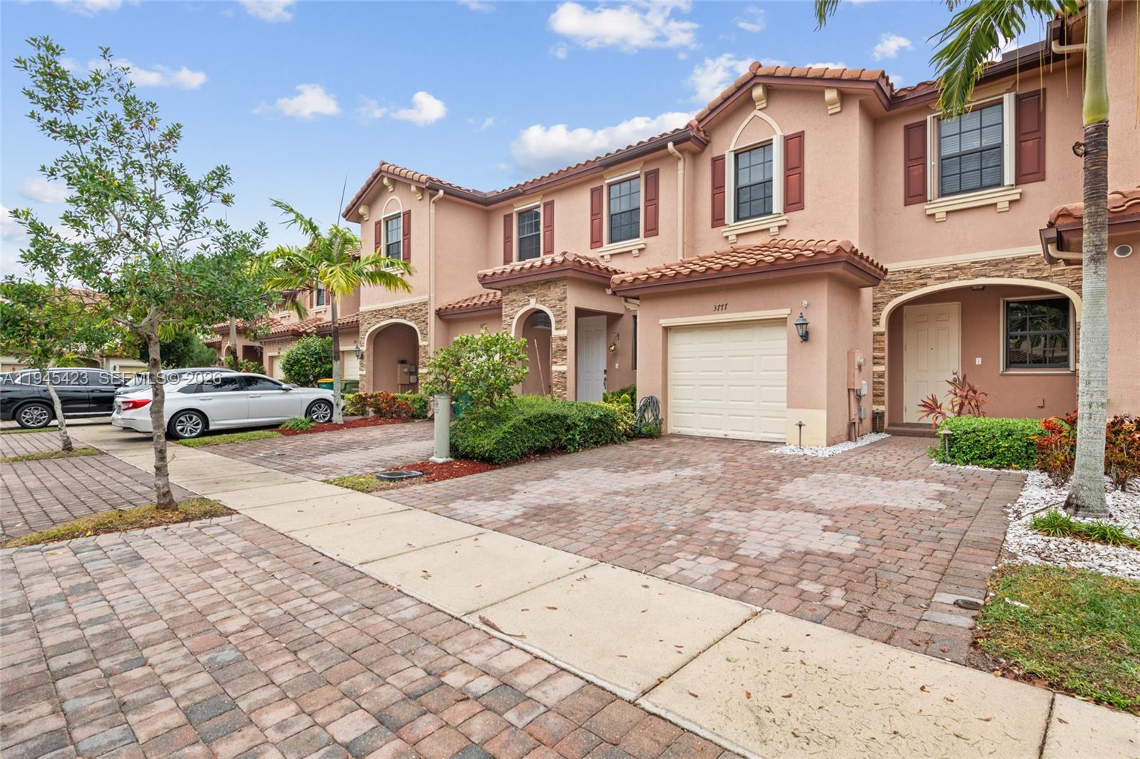 BAYWINDS OF GALAPAGOS FIR - Residential