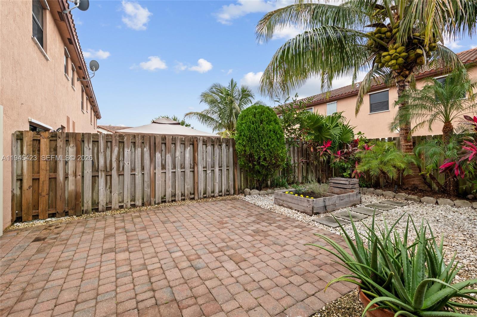 BAYWINDS OF GALAPAGOS FIR - Residential