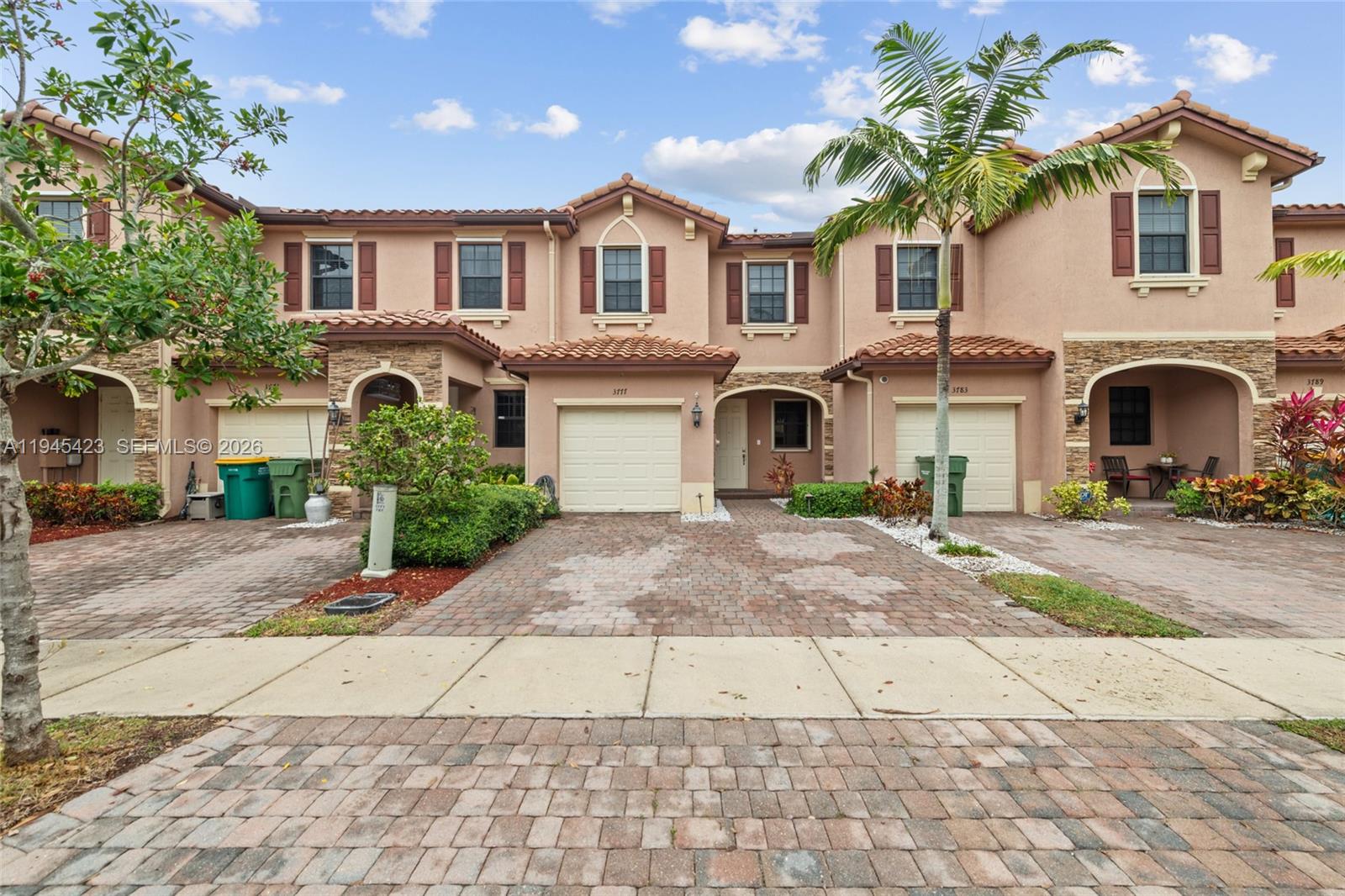 BAYWINDS OF GALAPAGOS FIR - Residential