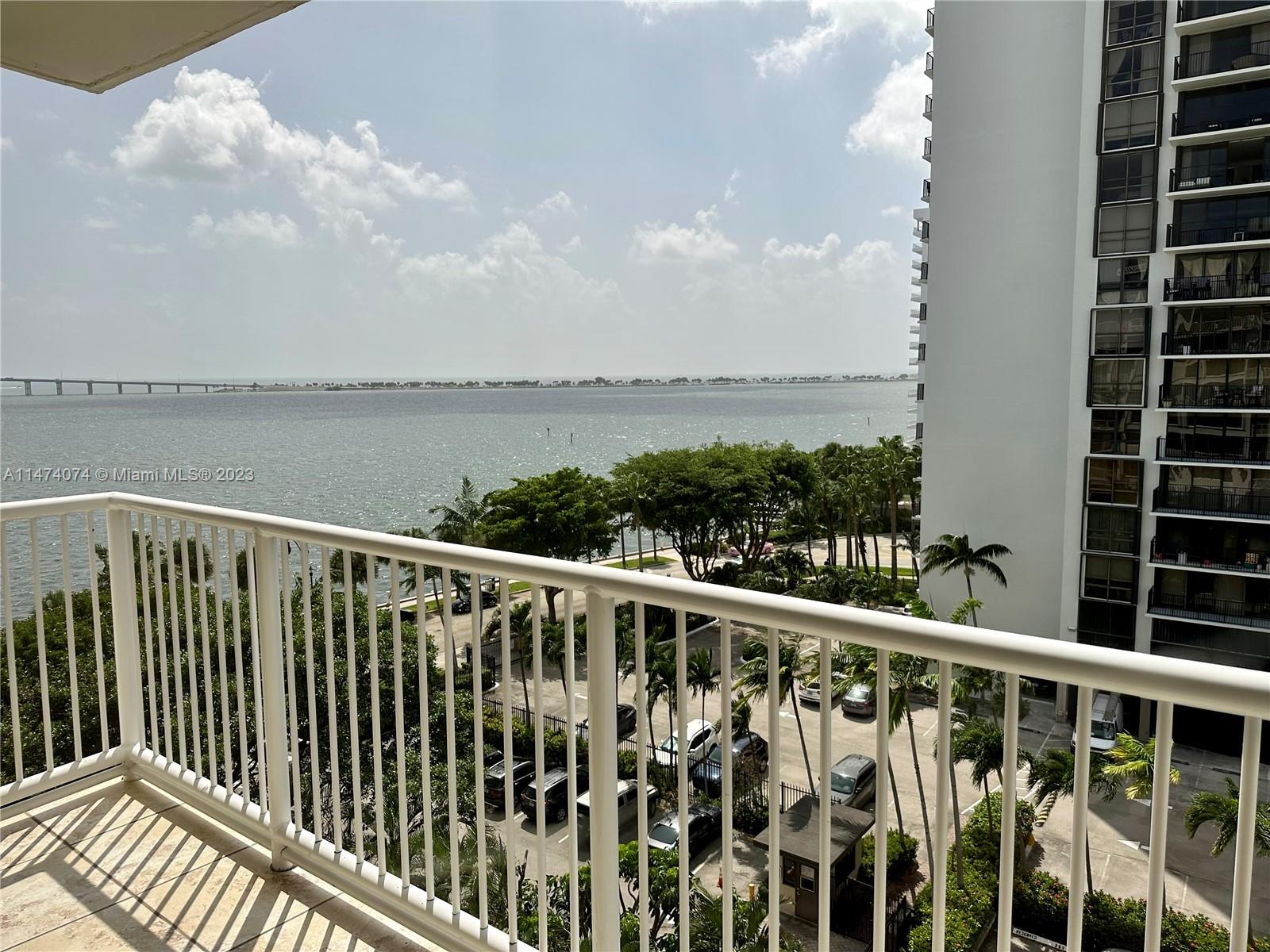 Bay front, recently updated unit. Best location with best views on Brickell. Safe area with lots of parking. Pool with BBQ area ready to broil.
