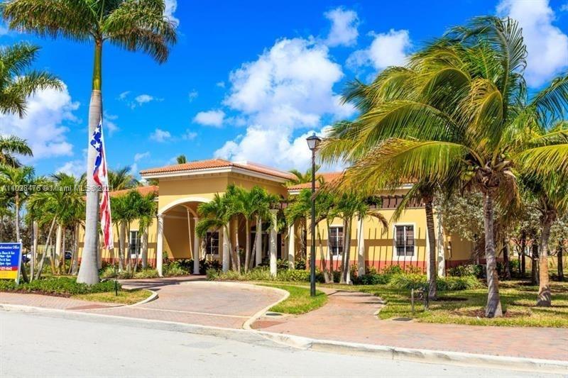 2 Bed / 2.5 Bath newly built townhouse in Bella Vista, Laminate flooring throughout the unit Community centrally located between 441 and I-95. Just minutes to downtown, beaches, and shopping Community amenities: Basketball, Picnic and child play area, Clubhouse, Pool and more! low HOA Fee, HOA REQUIRES MINIMUM CREDIT SCORE OF 600.