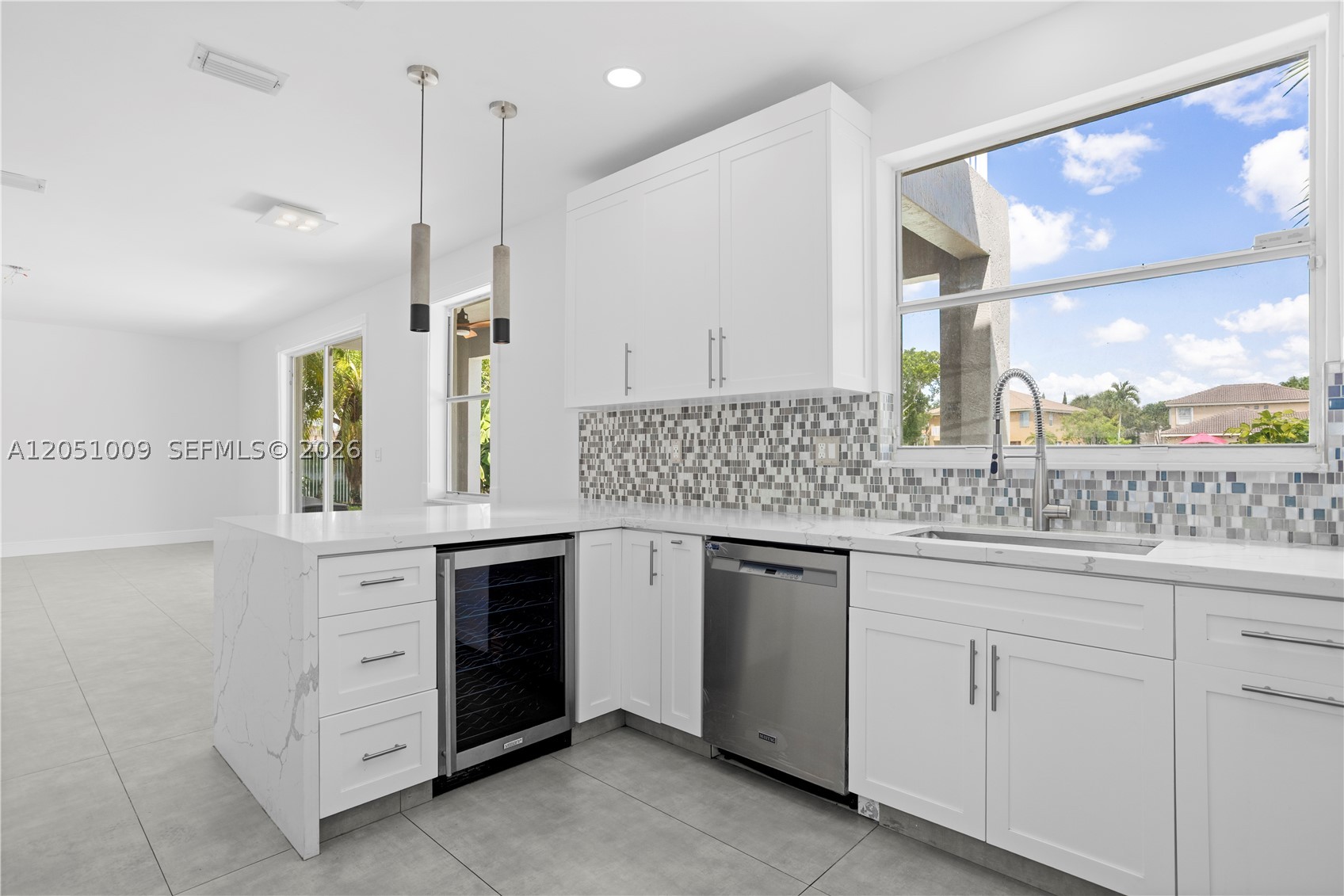 SAPPHIRE POINTE - DIAMOND - Residential
