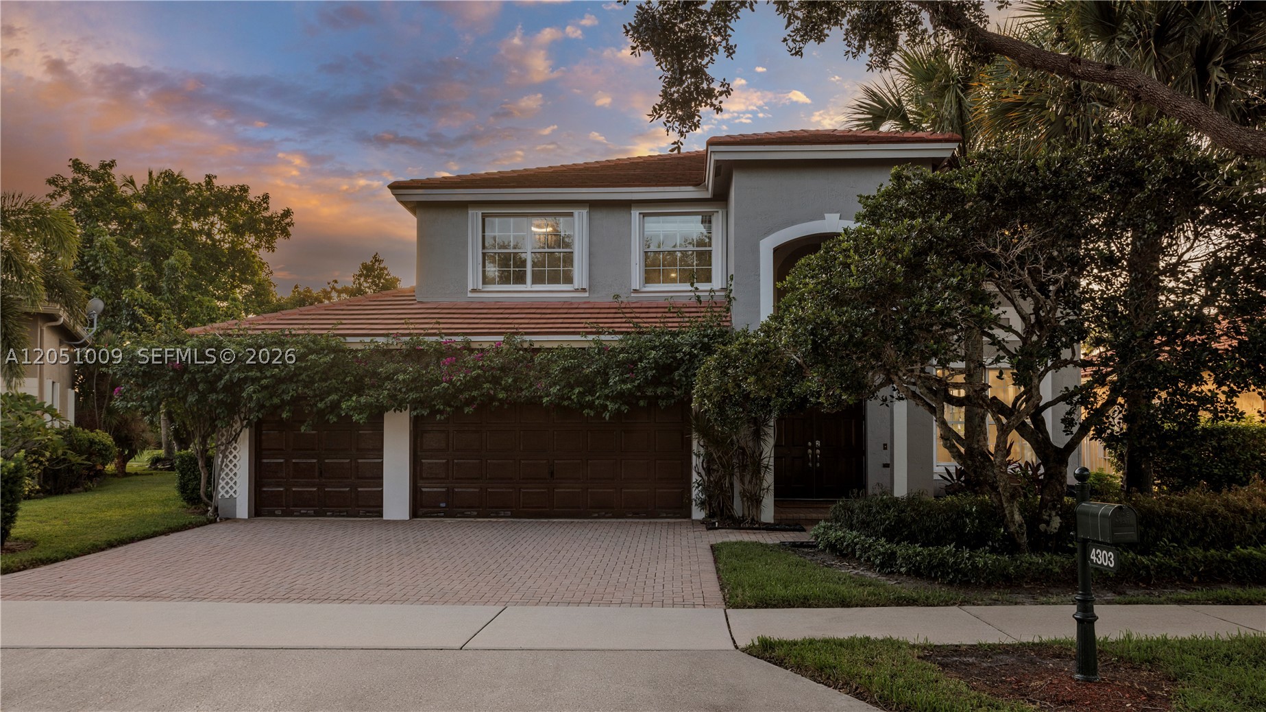 SAPPHIRE POINTE - DIAMOND - Residential
