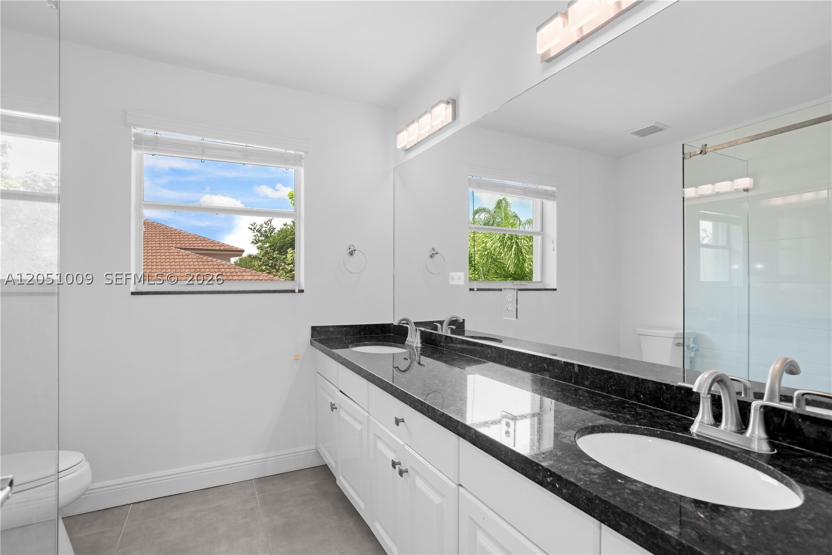SAPPHIRE POINTE - DIAMOND - Residential