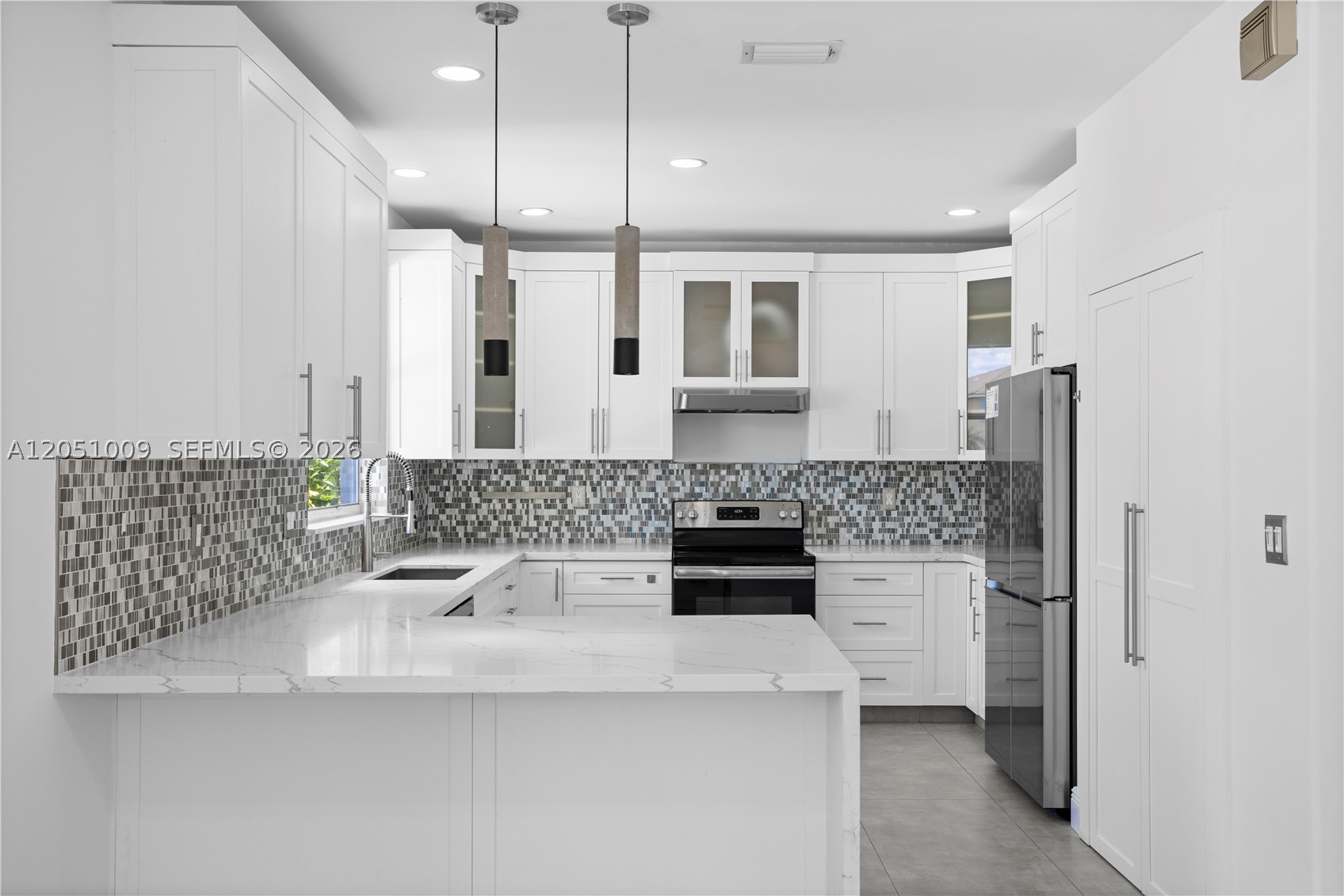 SAPPHIRE POINTE - DIAMOND - Residential