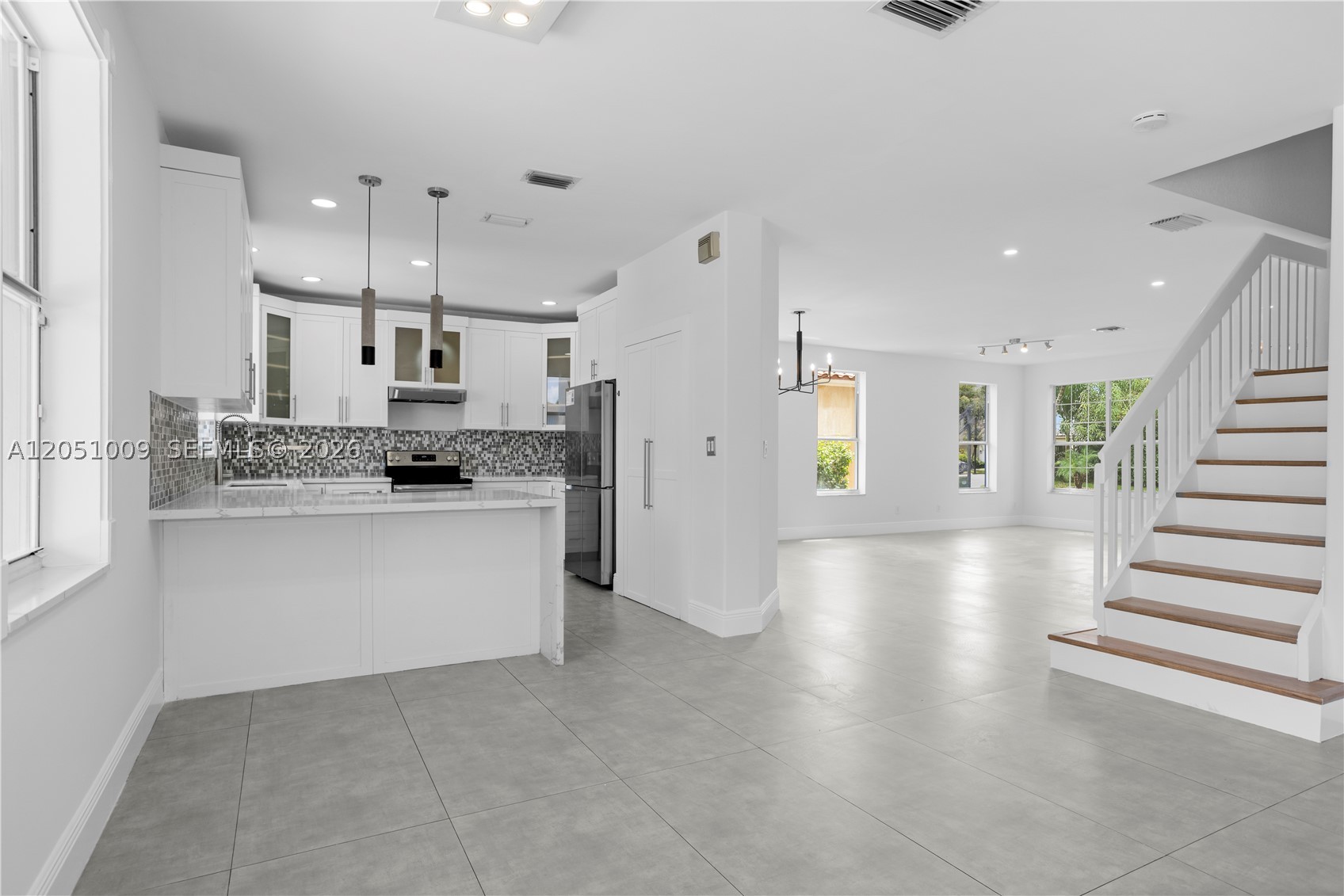 SAPPHIRE POINTE - DIAMOND - Residential