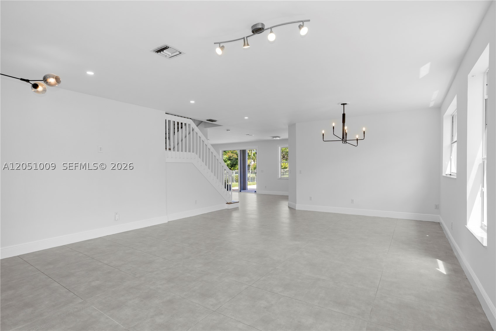 SAPPHIRE POINTE - DIAMOND - Residential