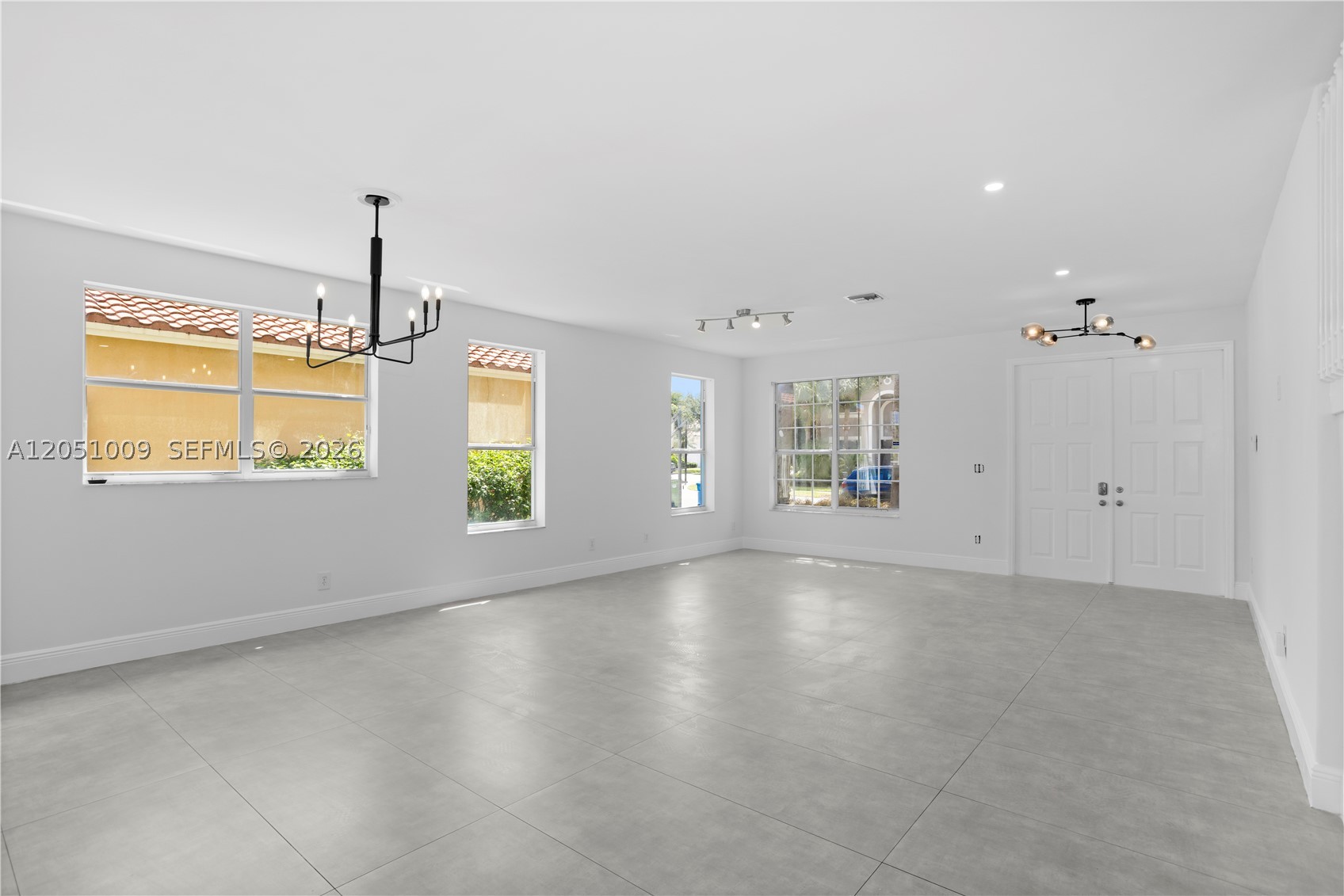 SAPPHIRE POINTE - DIAMOND - Residential