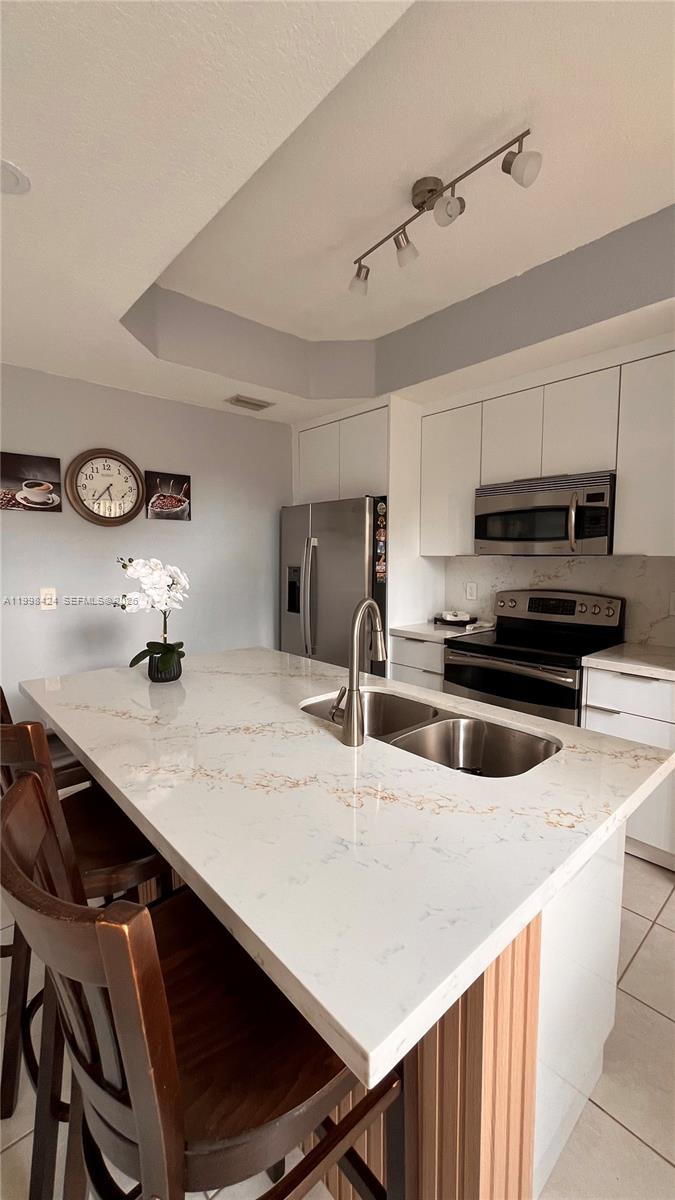 VILLAS AT HARBOR ISLES CO - Residential
