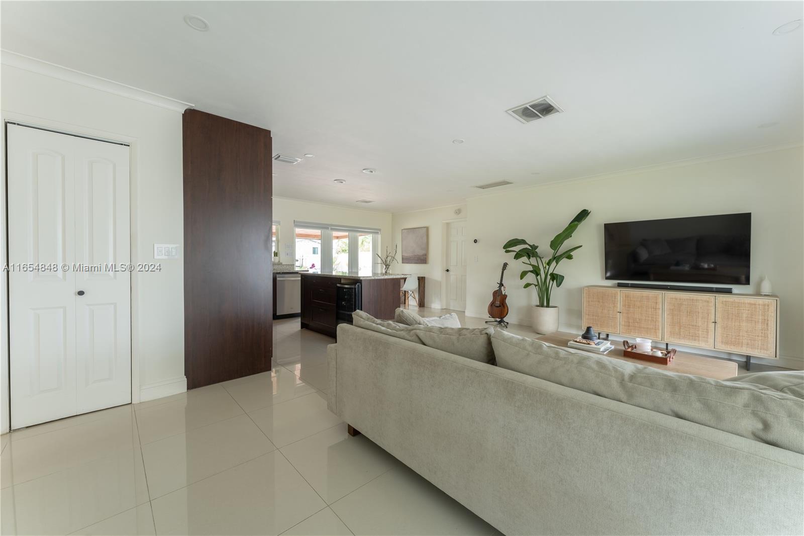 HOLLYWOOD HEIGHTS ADD SEC - Residential