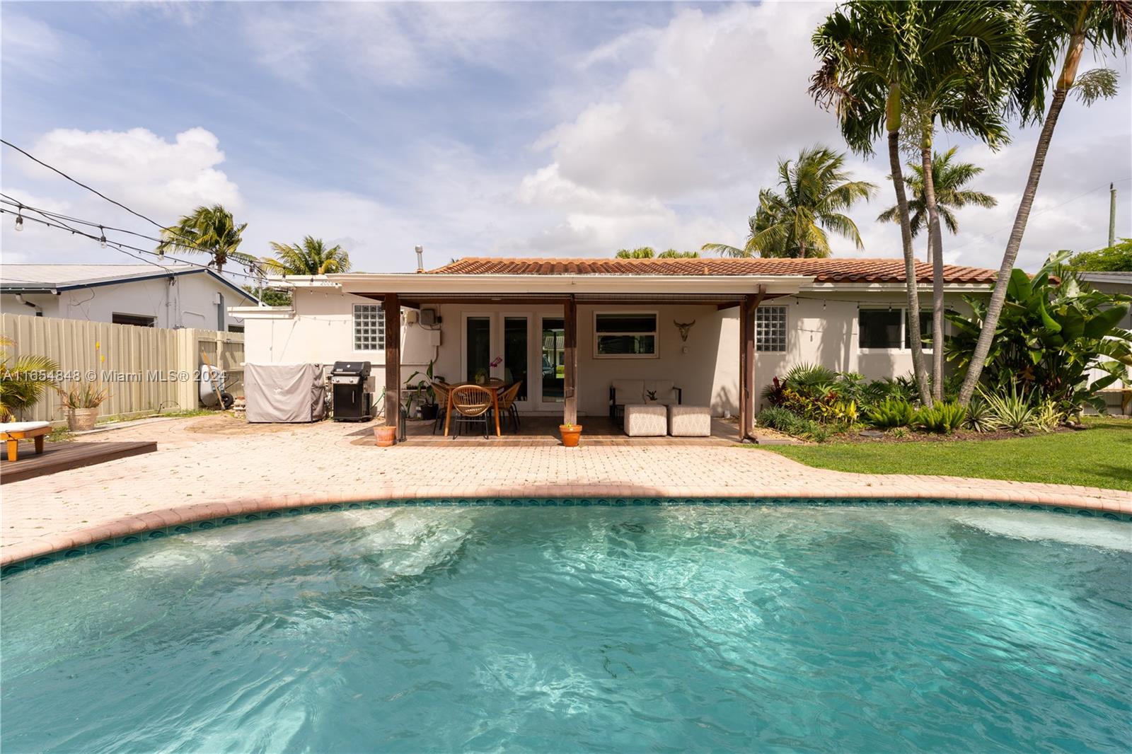 HOLLYWOOD HEIGHTS ADD SEC - Residential