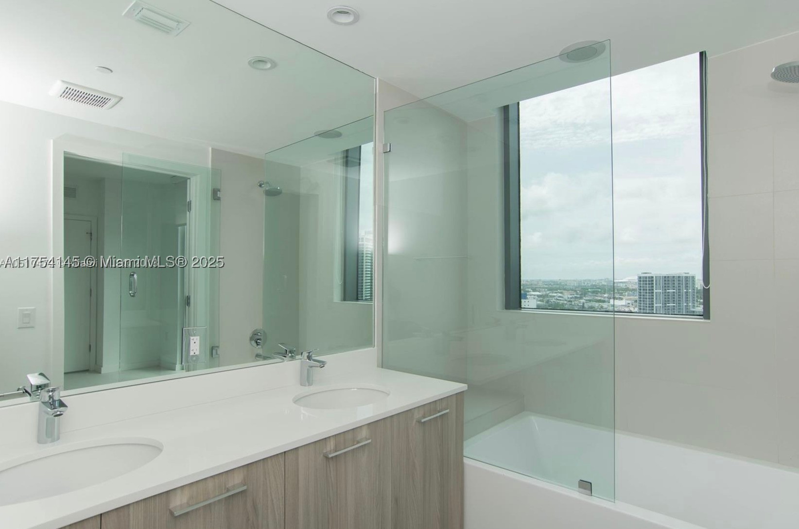 PARAISO BAYVIEWS CONDO - Residential