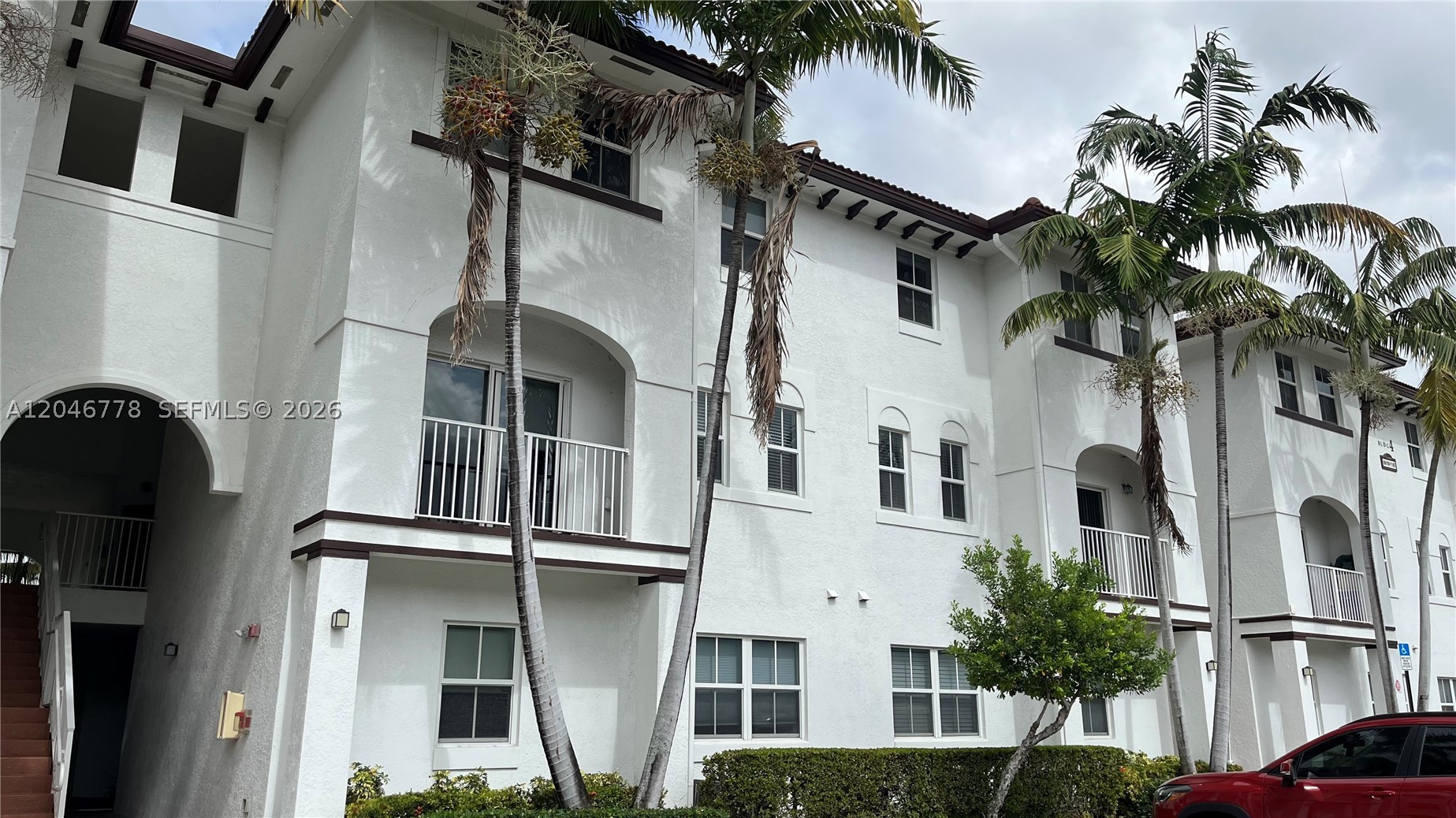Move in with just two months required upfront! Discover your next home in the gated community of St. Maarten at Doral.
This spacious townhouse-style condo features a modern kitchen equipped with stainless steel appliances, granite countertops, and solid wood cabinetry. Enjoy the convenience of an in-unit washer and dryer. No carpet throughout the unit.
The community provides 24-hour security for your peace of mind. Residents enjoy exclusive access to a prestigious clubhouse featuring resort-style amenities: a large swimming pool, a wading pool, a fully equipped gym, a relaxing sauna, and tennis courts.
Ideally situated, you are just minutes away from local schools, beautiful parks, premier shopping malls, diverse dining options, banks, and pharmacies.