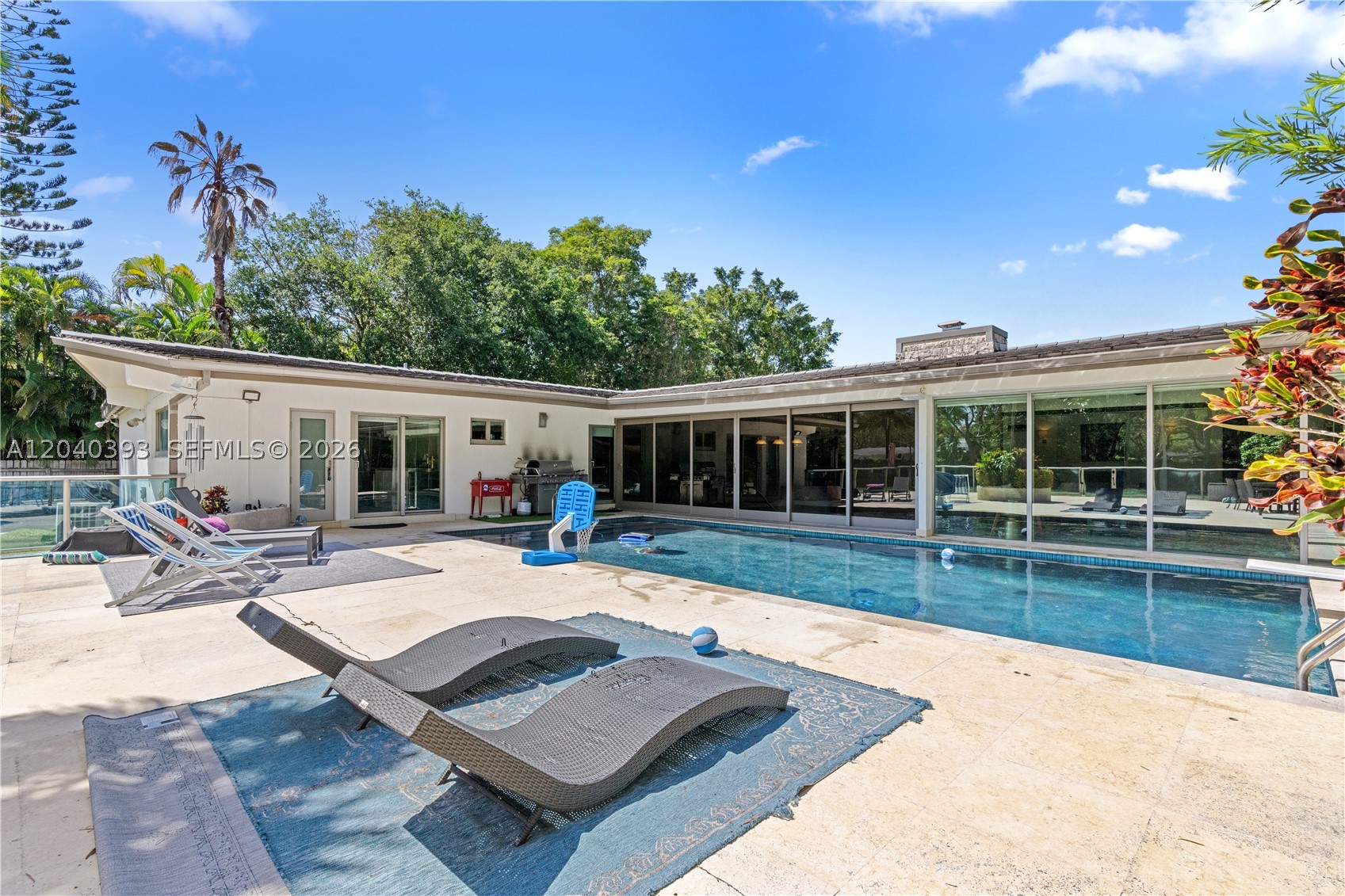 TOWN & COUNTRY ESTATES - Residential