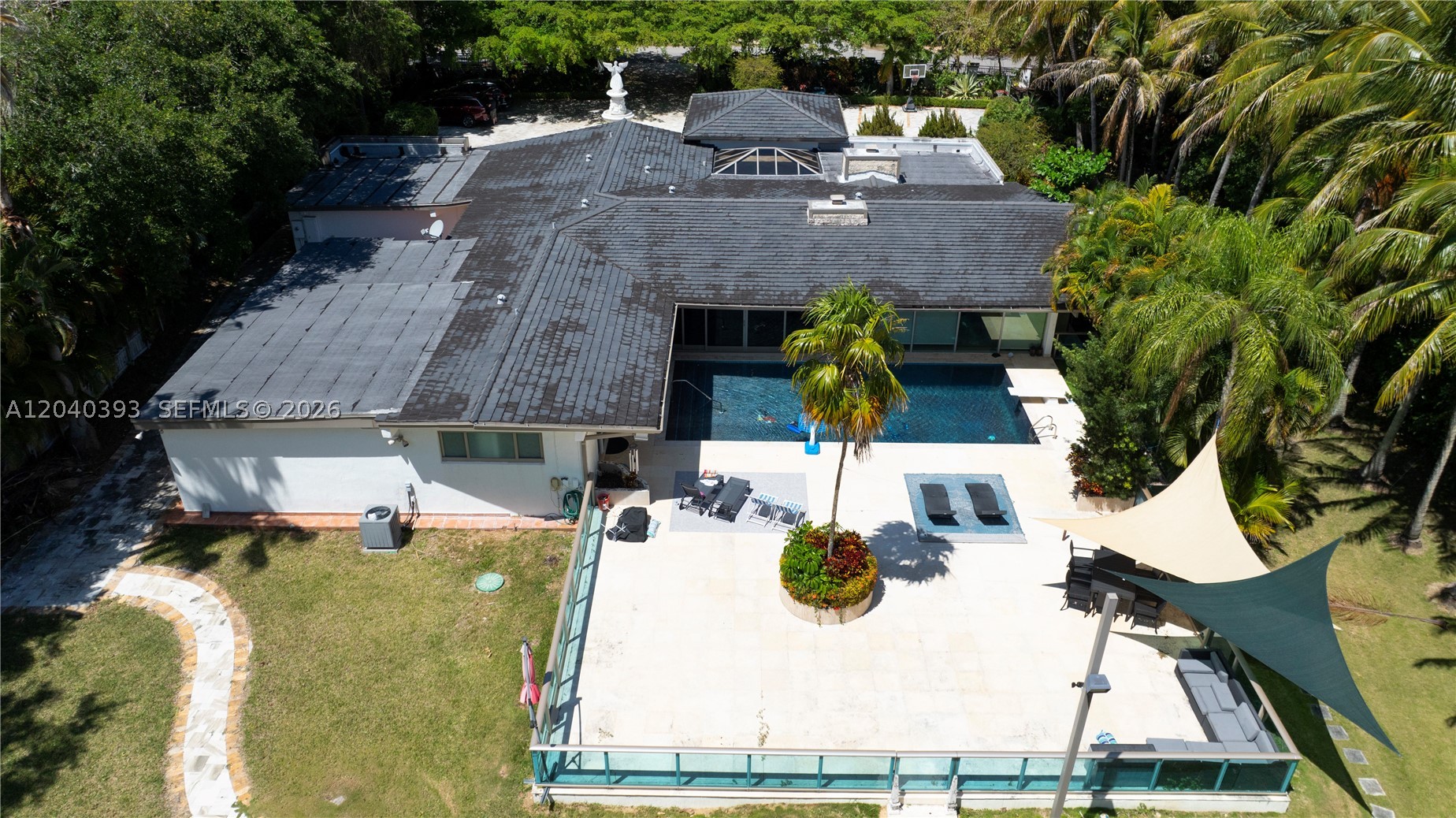 TOWN & COUNTRY ESTATES - Residential