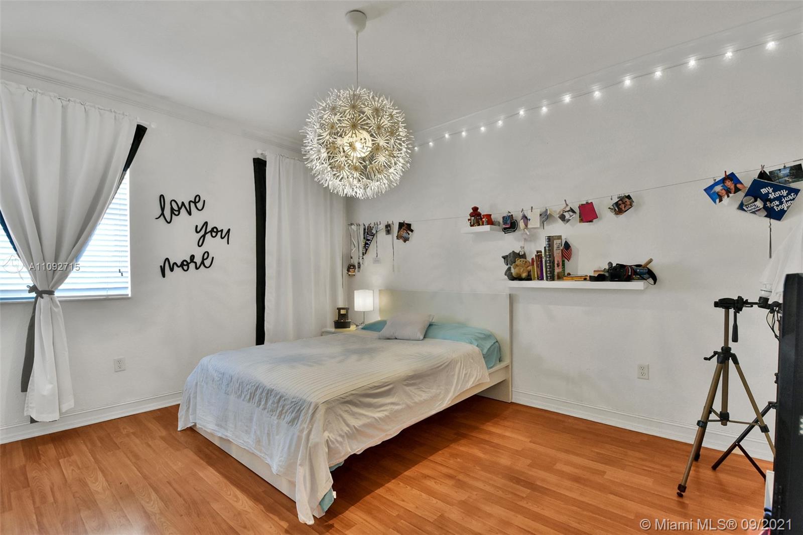 ISLANDS AT DORAL NORTHWES - Residential