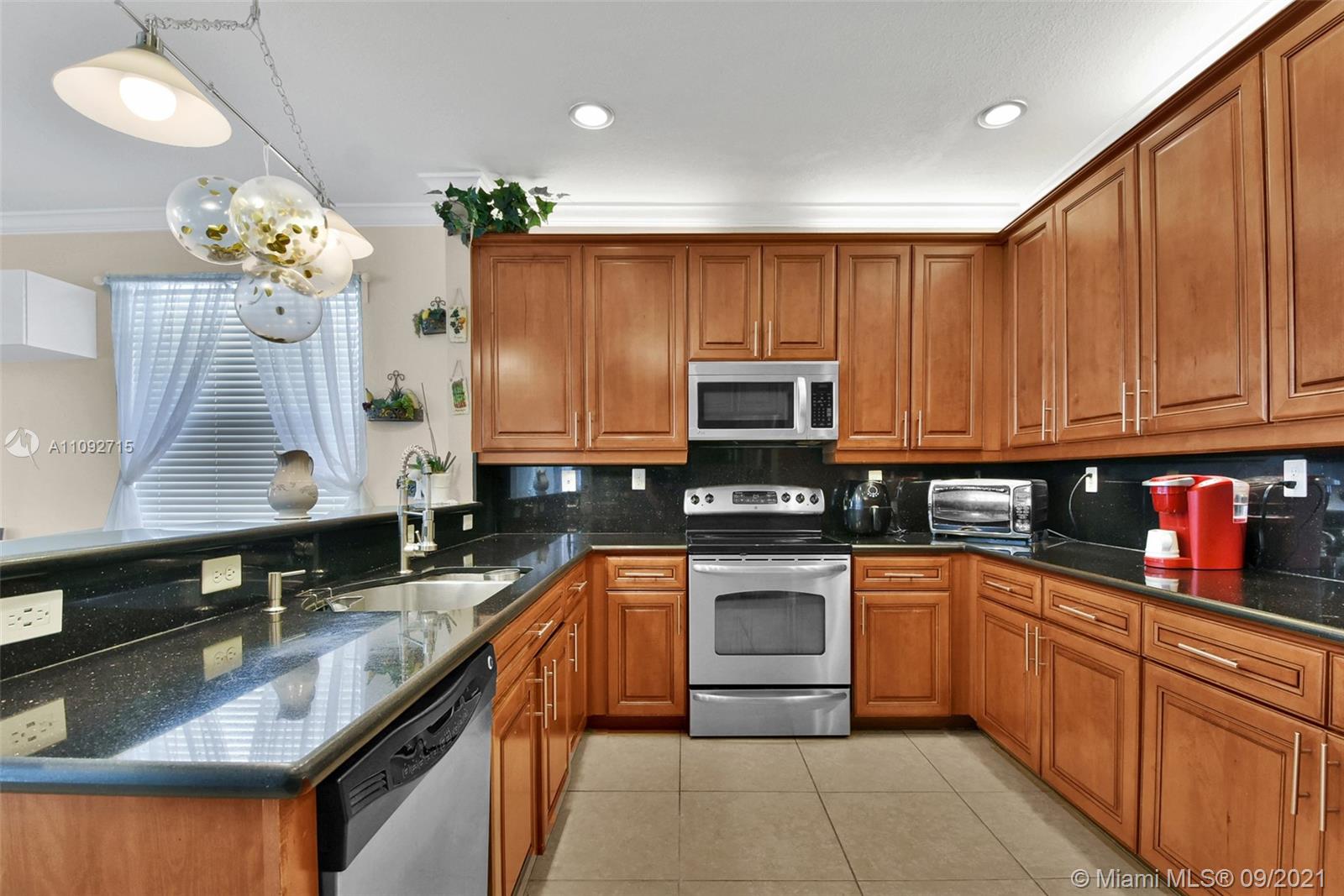 ISLANDS AT DORAL NORTHWES - Residential