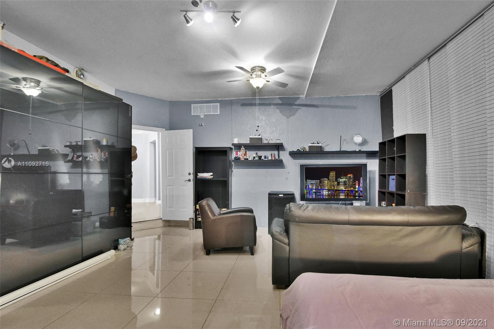 ISLANDS AT DORAL NORTHWES - Residential