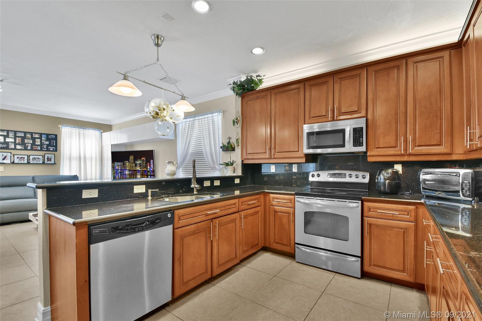ISLANDS AT DORAL NORTHWES - Residential
