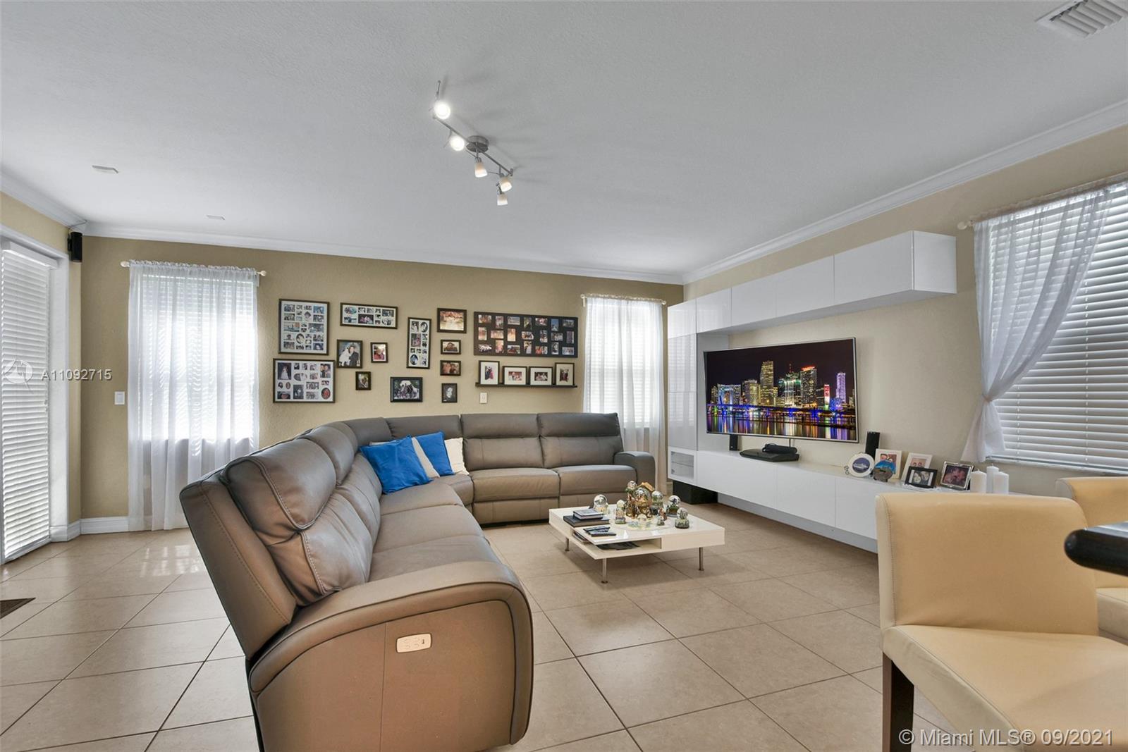 ISLANDS AT DORAL NORTHWES - Residential