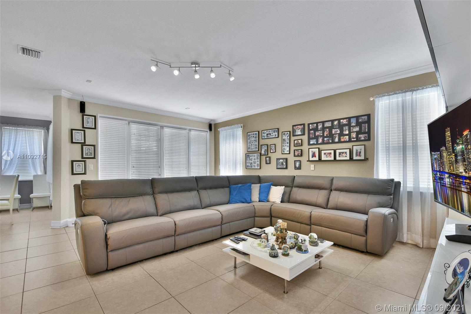 ISLANDS AT DORAL NORTHWES - Residential