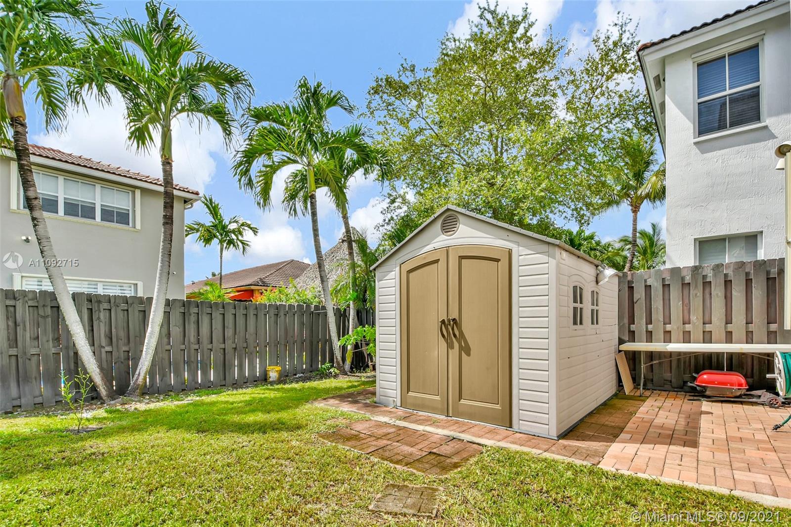 ISLANDS AT DORAL NORTHWES - Residential