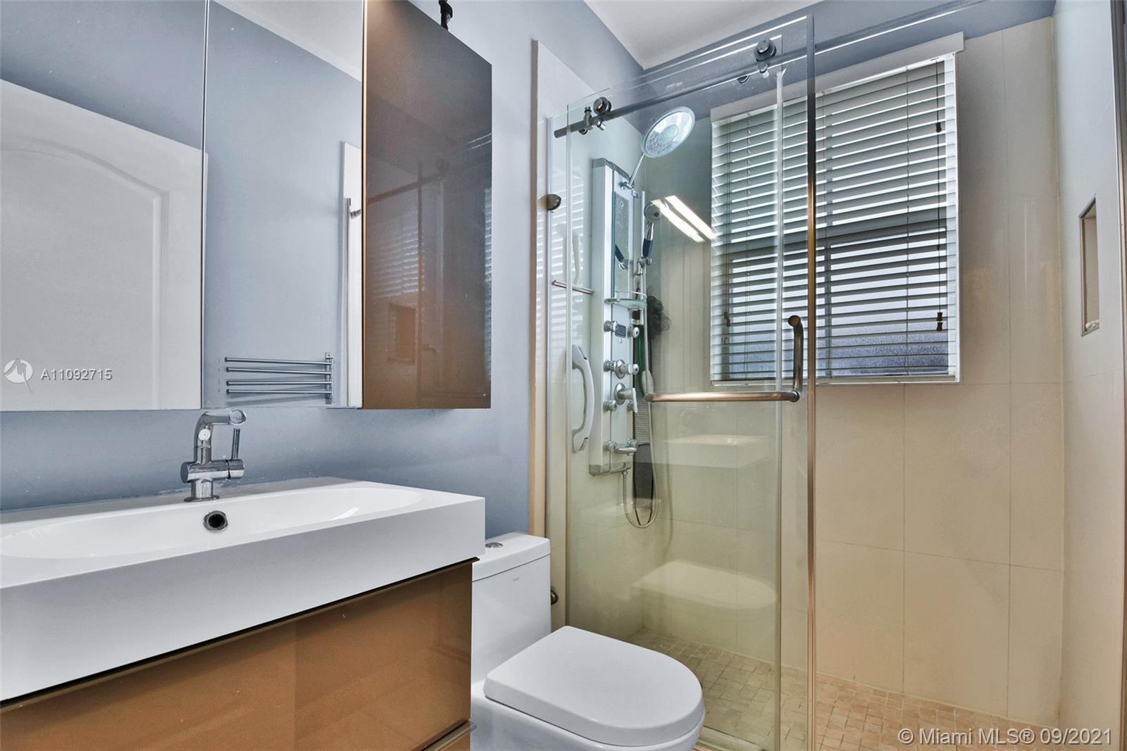 ISLANDS AT DORAL NORTHWES - Residential