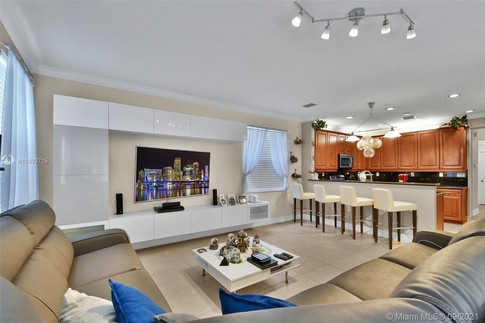 ISLANDS AT DORAL NORTHWES - Residential