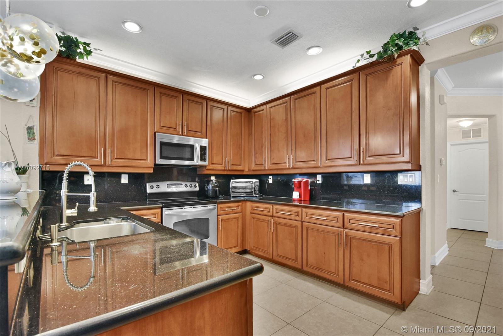 ISLANDS AT DORAL NORTHWES - Residential