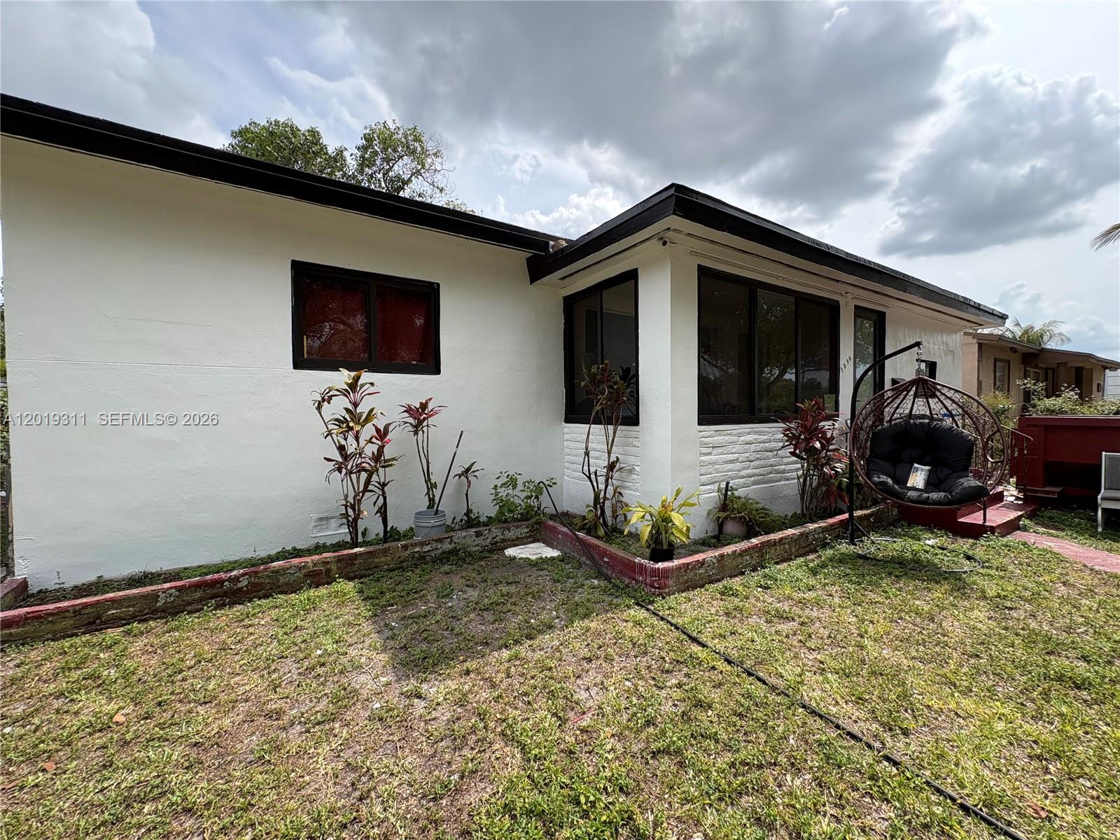 3-bedroom, 2-bath single-family home in North Miami. Property features approximately 768 SF of living area and was built in 1951. Located in an established residential neighborhood with convenient access to major roads, schools, shopping, and public transportation. Suitable for owner-occupant or investment purposes.