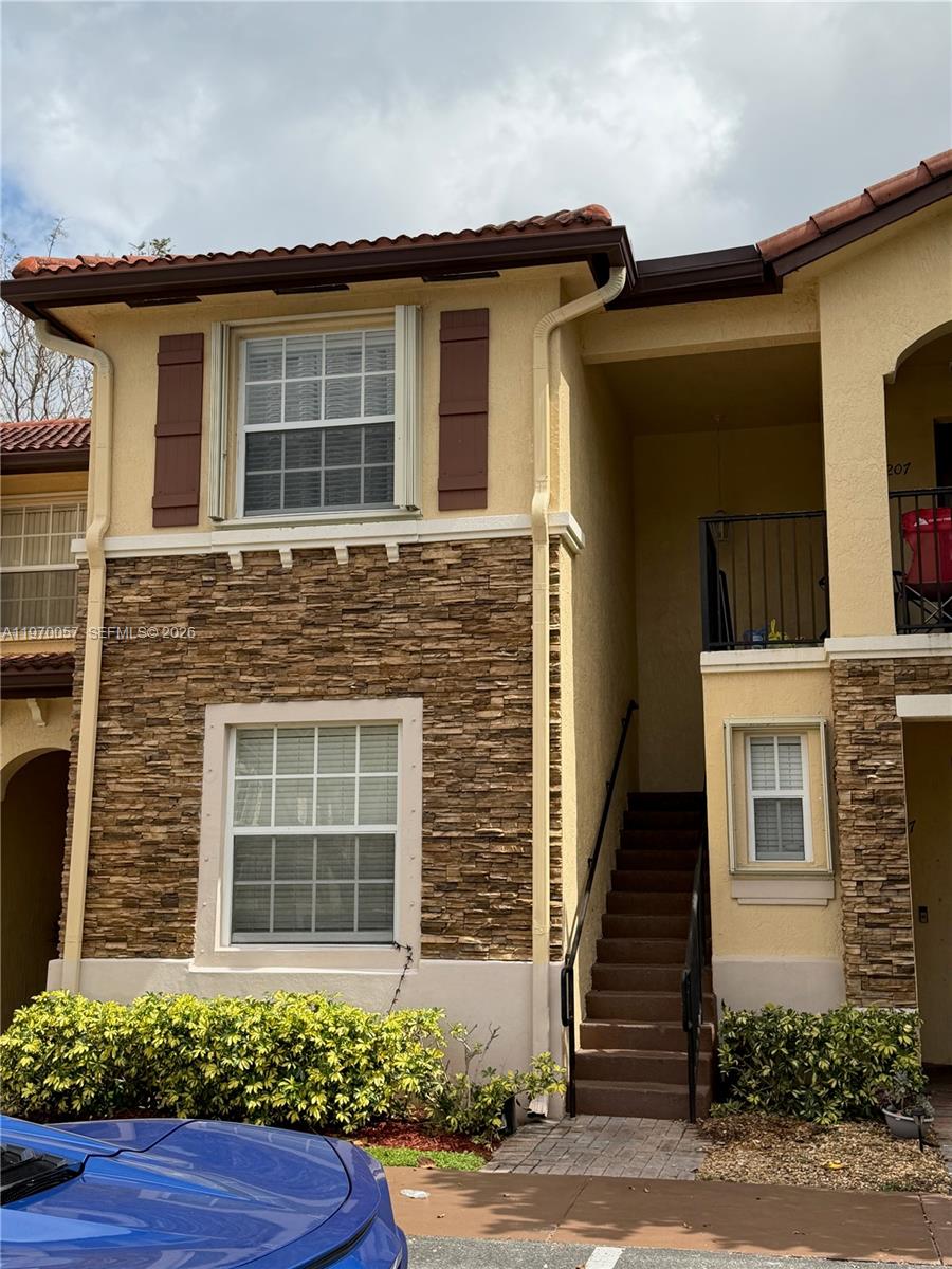 VILLAS AT CARMEL CONDO NO - Residential