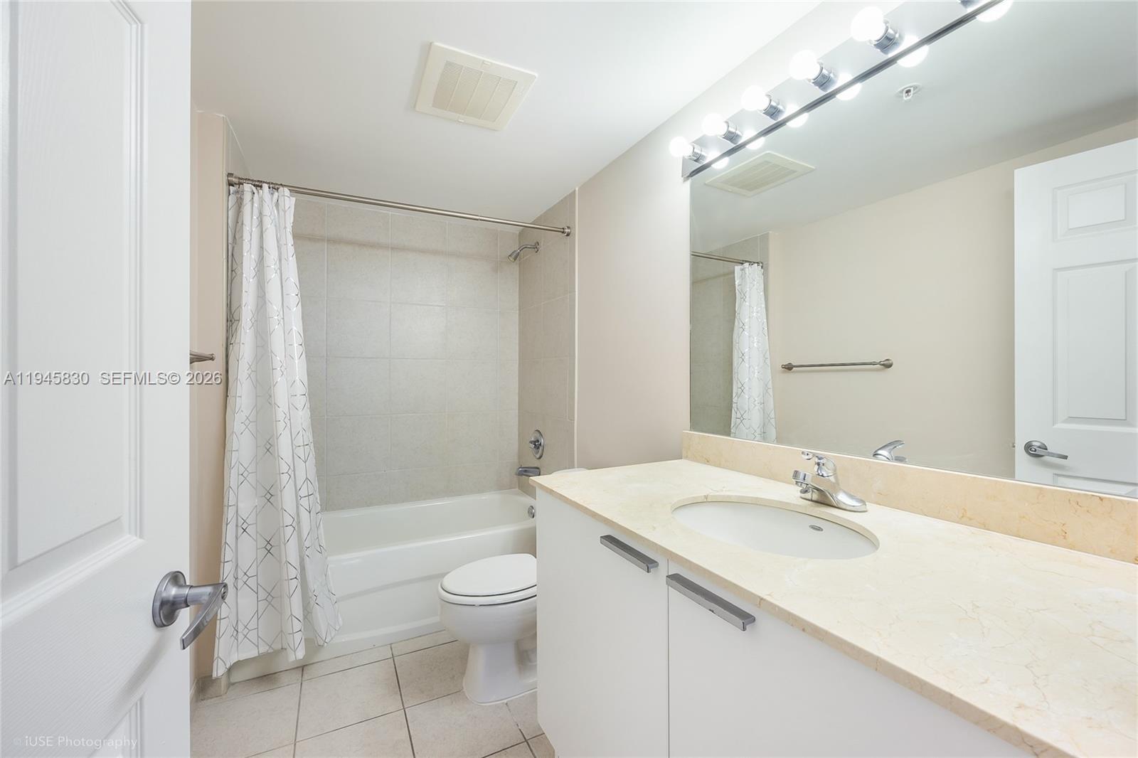Hollywood Station - Residential