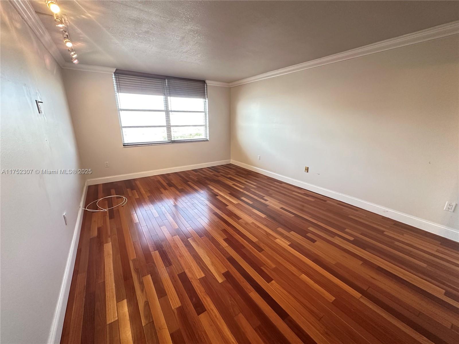 COMMODORE PLAZA CONDO - Residential Lease