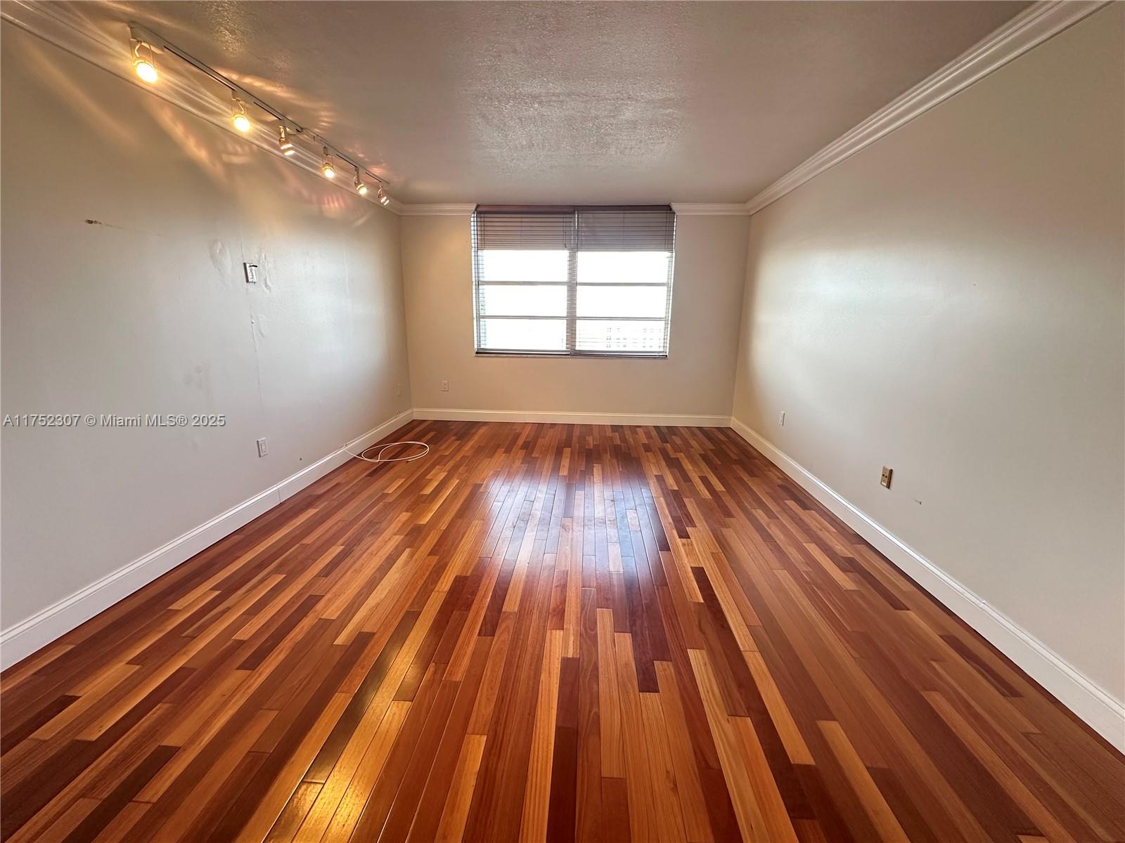 COMMODORE PLAZA CONDO - Residential Lease