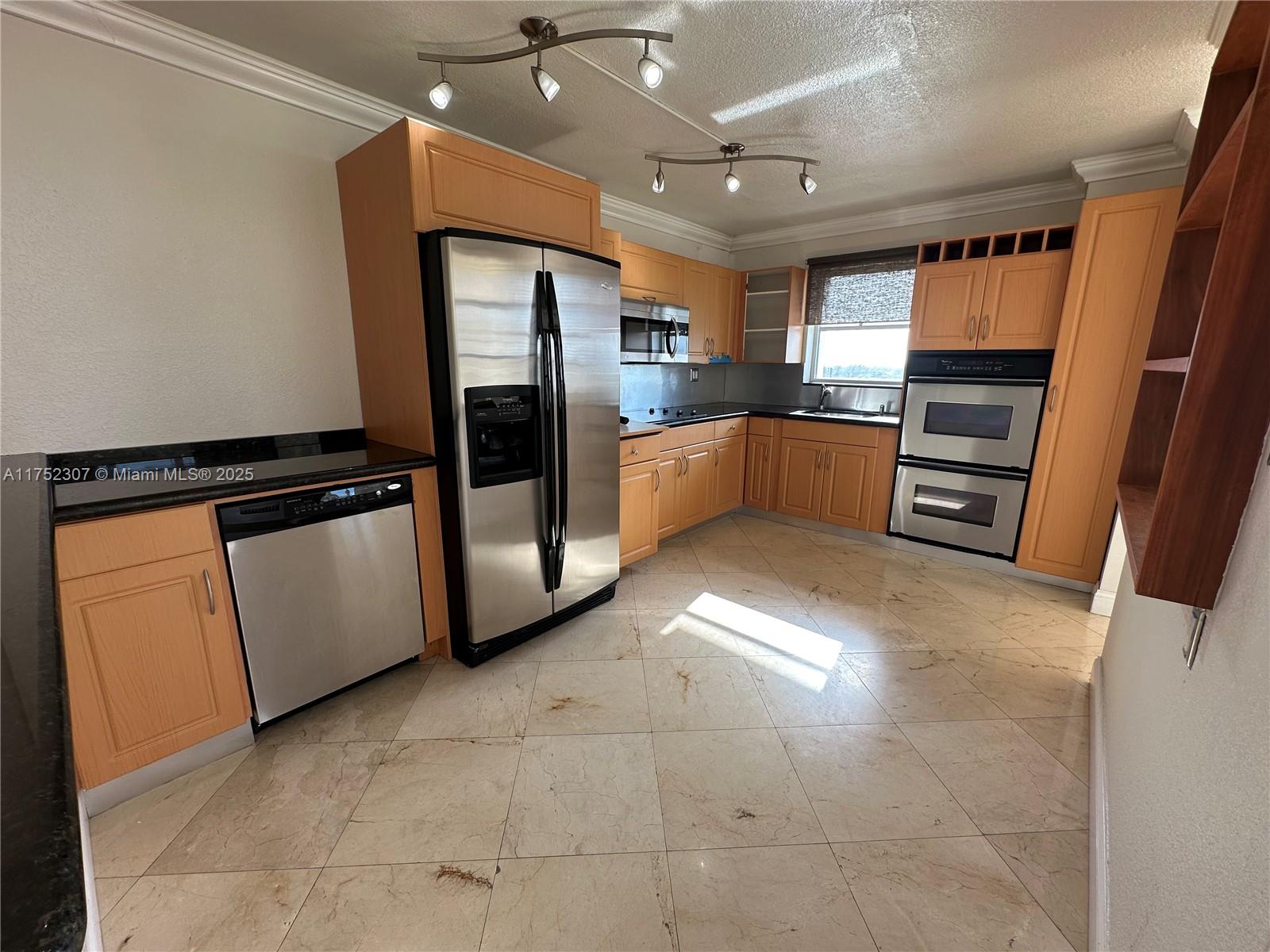 COMMODORE PLAZA CONDO - Residential Lease
