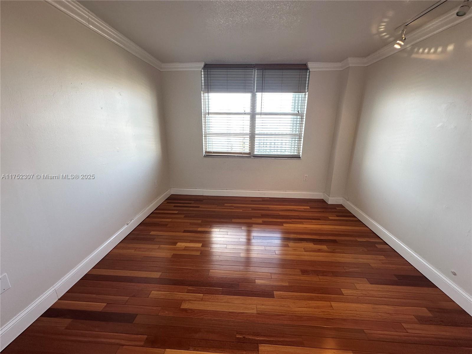 COMMODORE PLAZA CONDO - Residential Lease