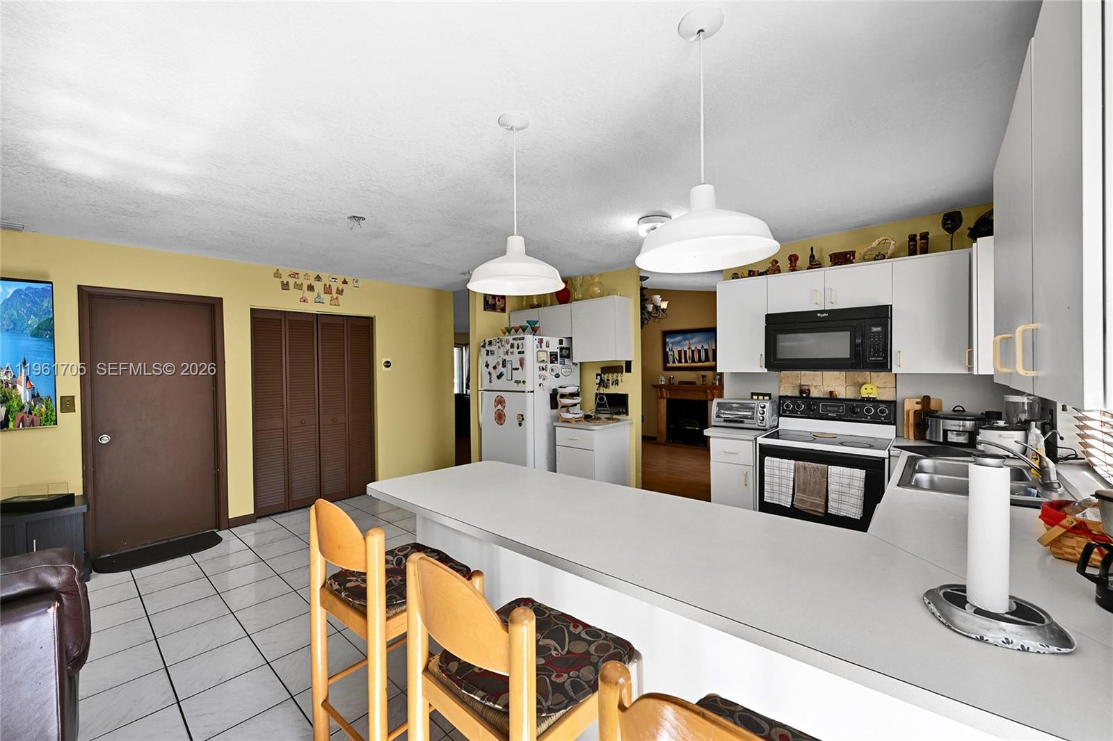 SHORES LINDGREN - Residential